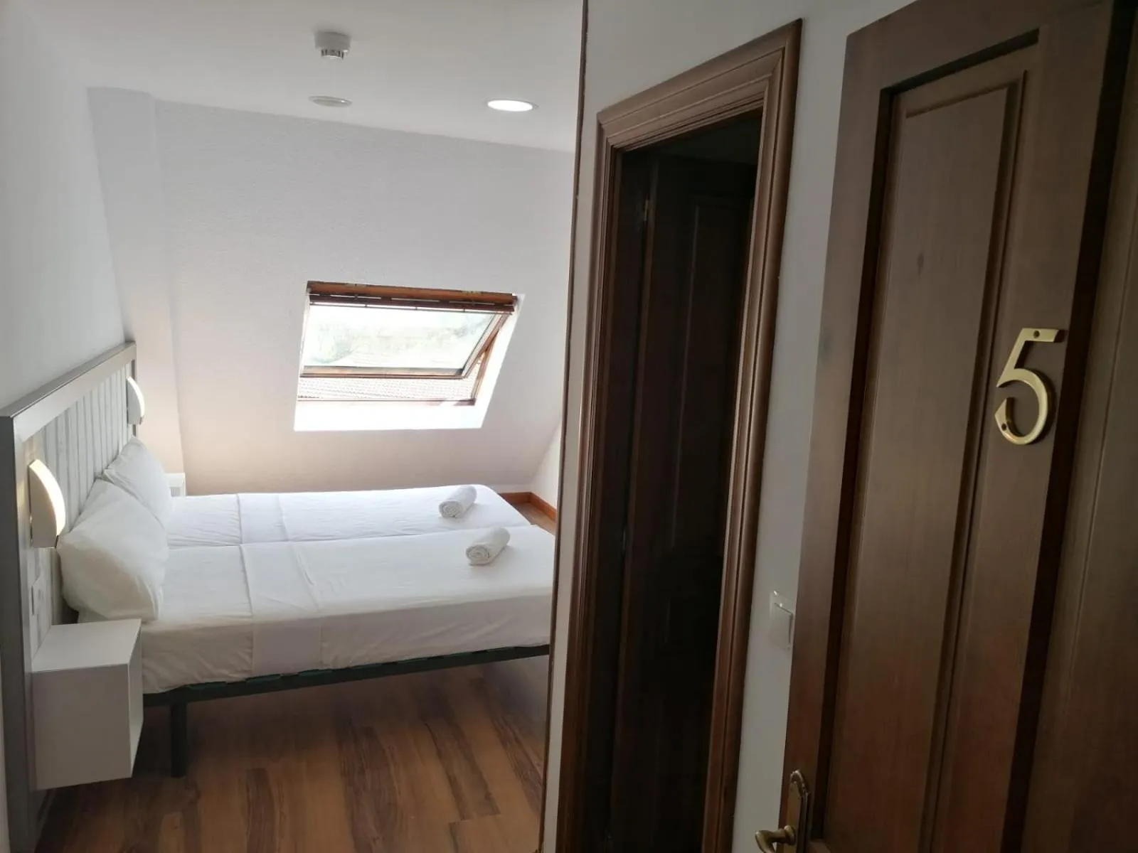 Decorative detail, Bed in Hello Astur Green