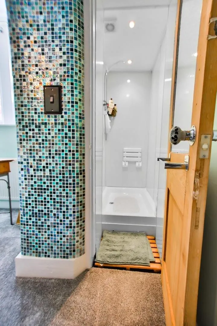 Shower in Welcome to Nelson's Quarters