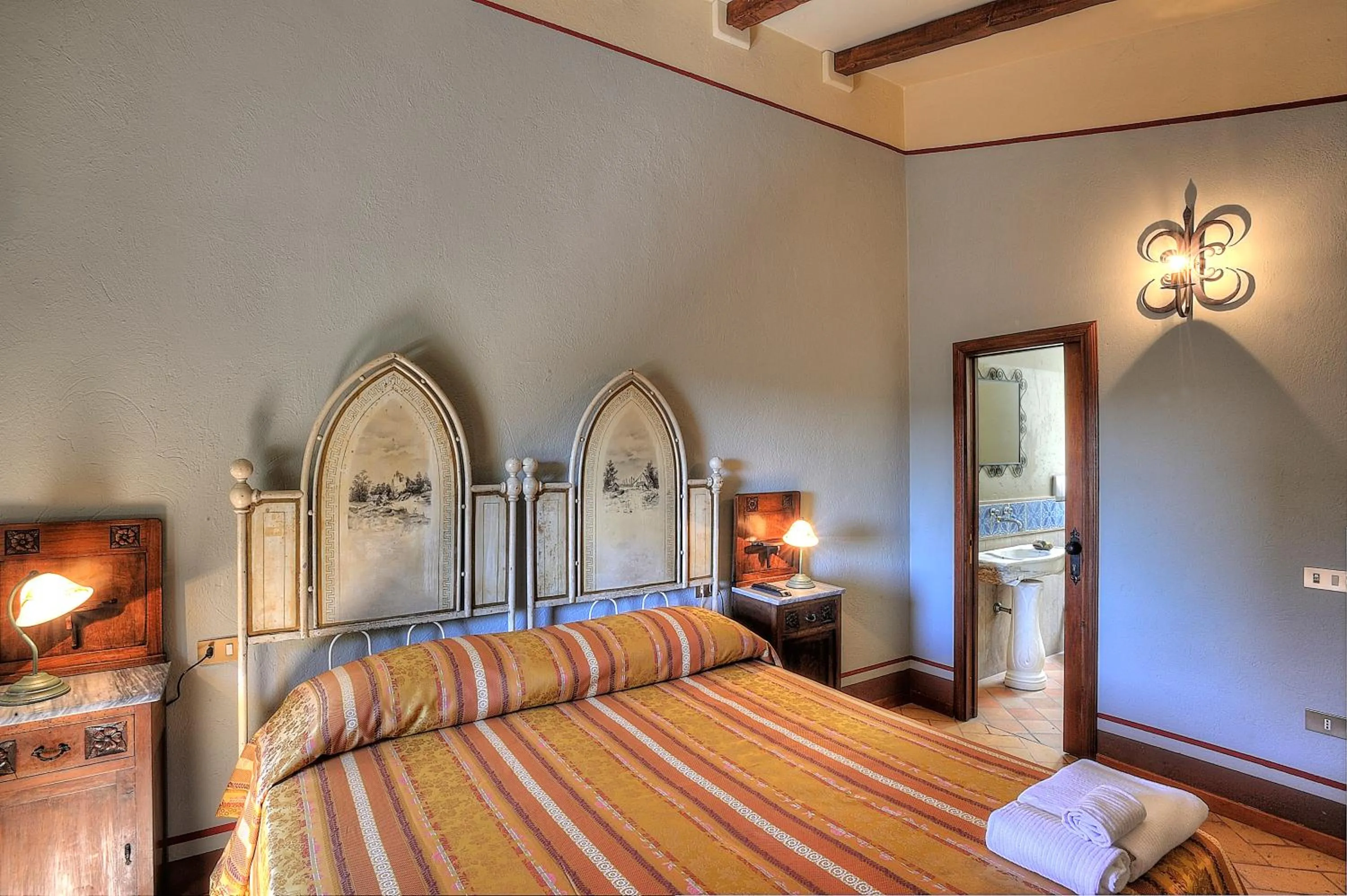 Photo of the whole room, Bed in Albergo Diffuso Borgo Montemaggiore