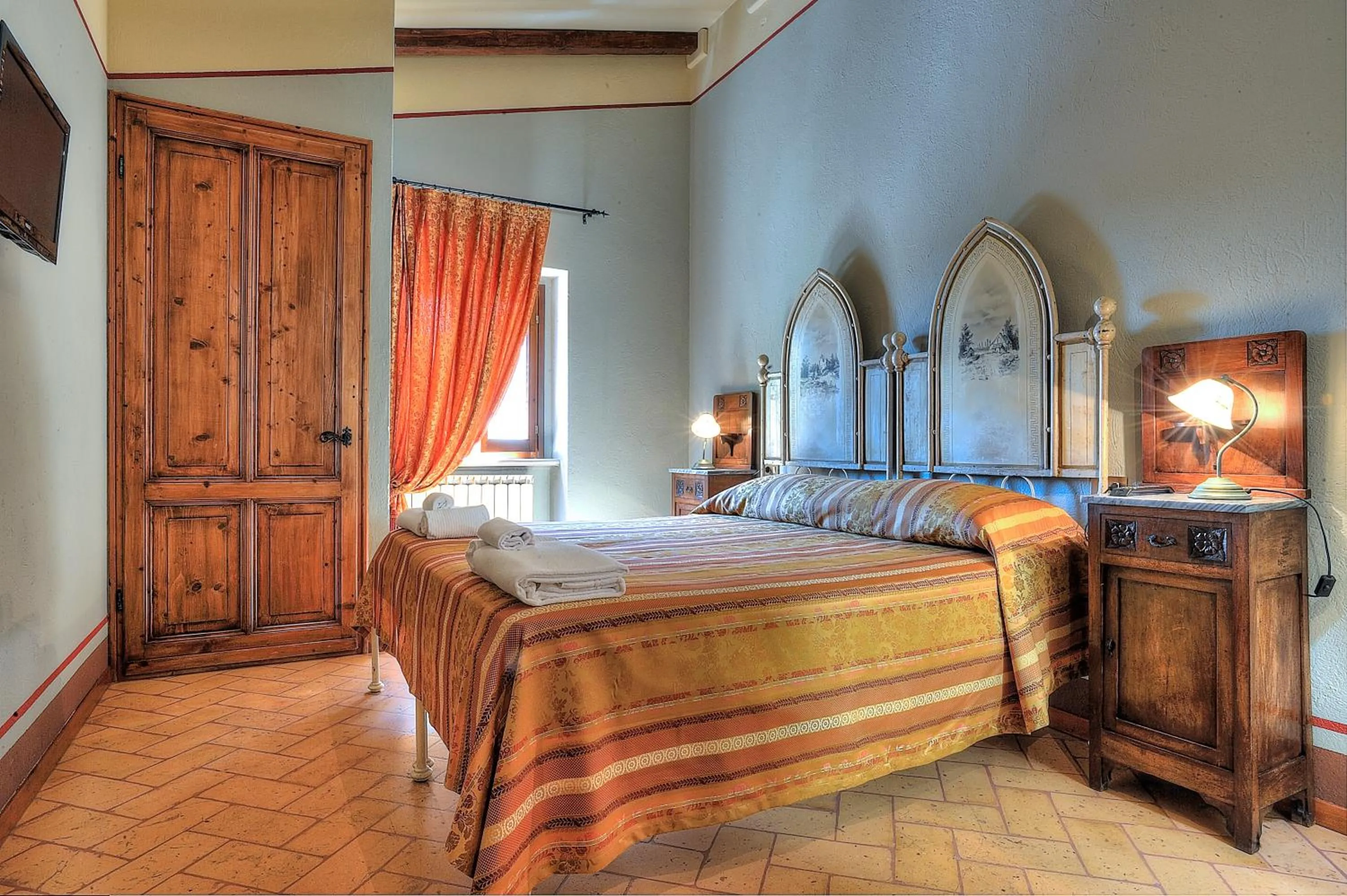 Photo of the whole room, Bed in Albergo Diffuso Borgo Montemaggiore