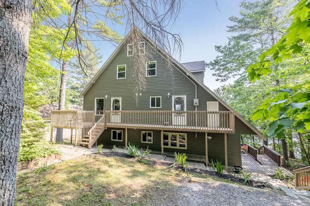 Muskoka Lakeshore Cottage Bliss