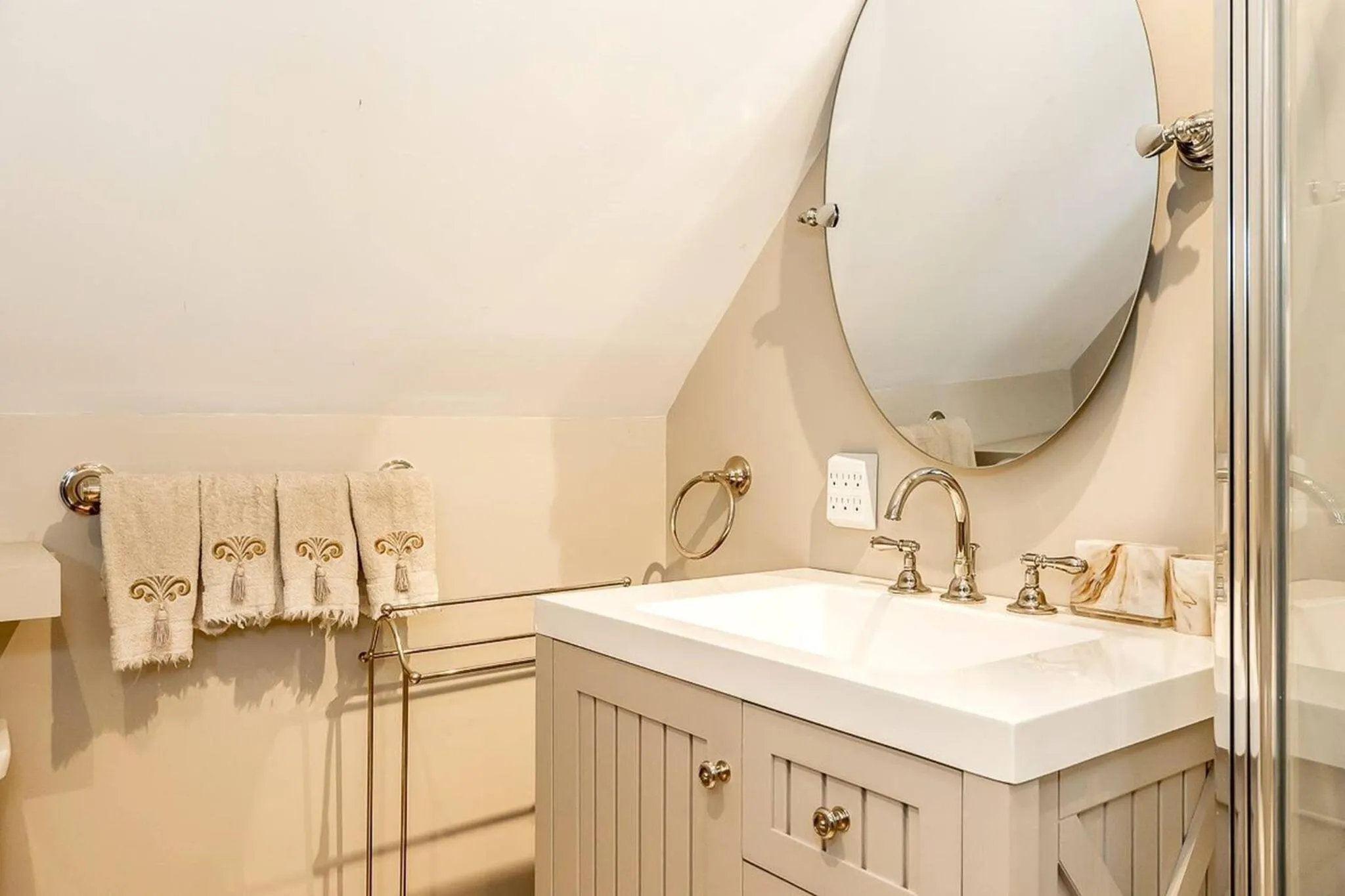 Muskoka Lakeshore Cottage Bliss