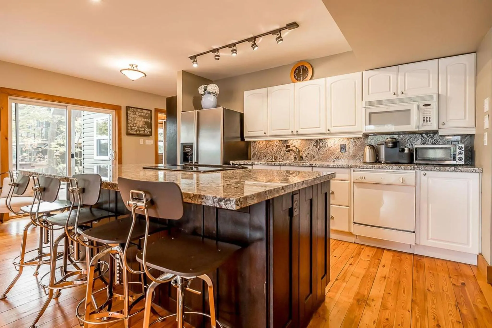 Muskoka Lakeshore Cottage Bliss