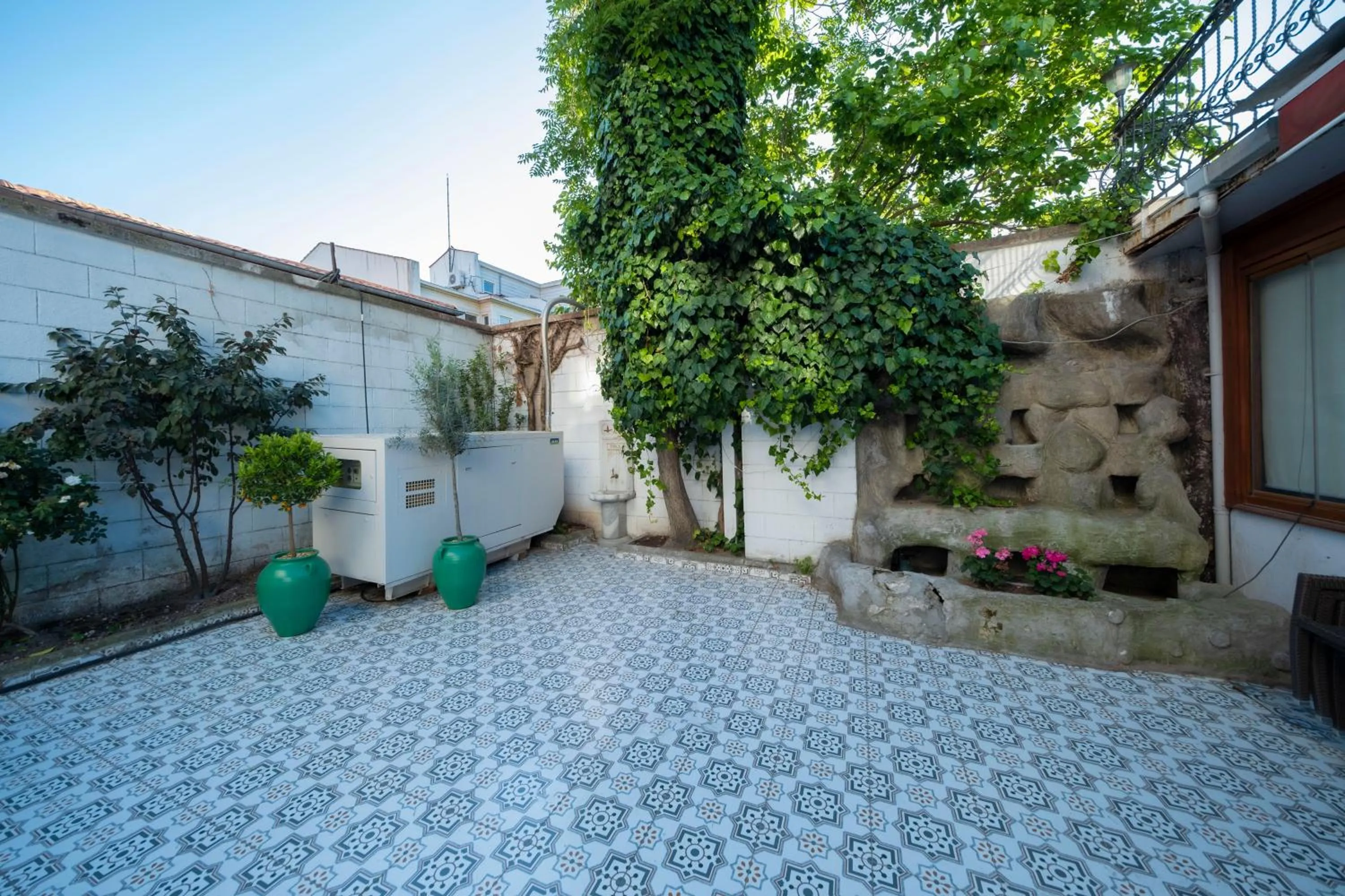 Spring in Solomon's Mansion Hotel Istanbul