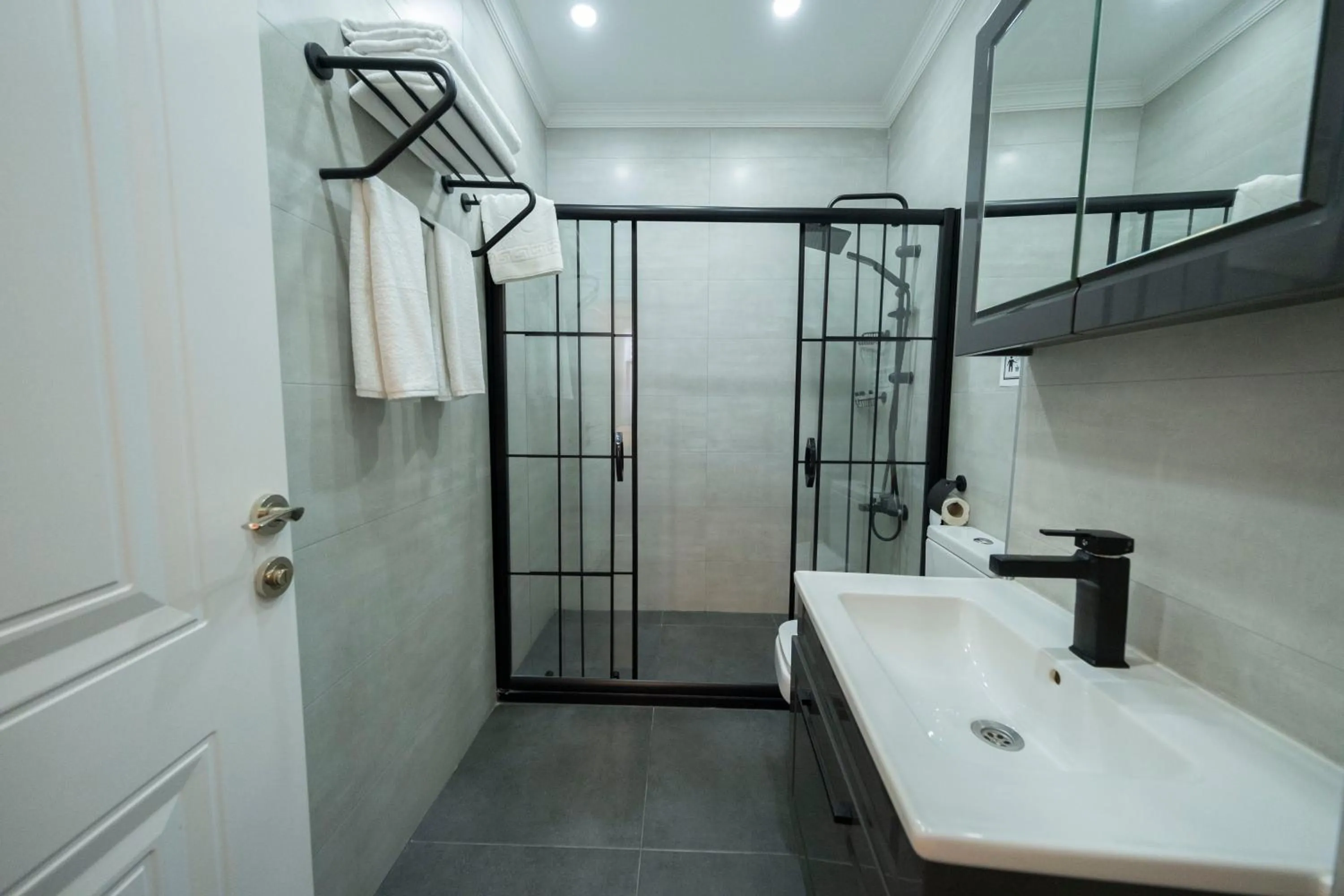 Shower in Solomon's Mansion Hotel Istanbul