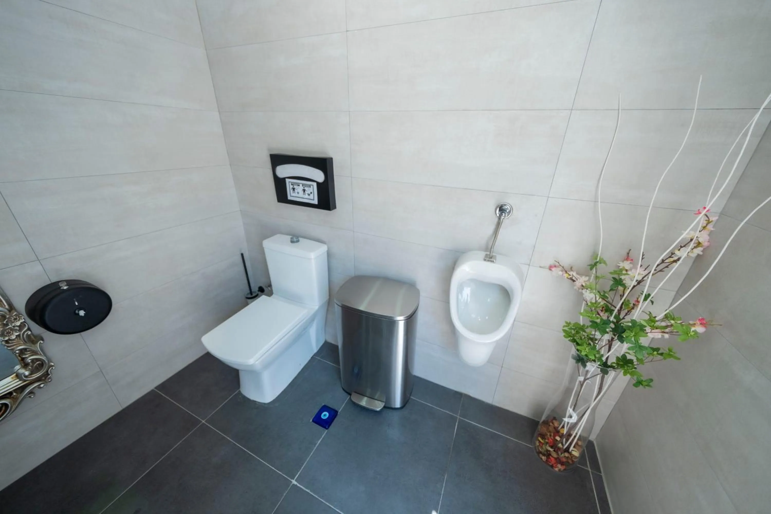 Toilet in Solomon's Mansion Hotel Istanbul