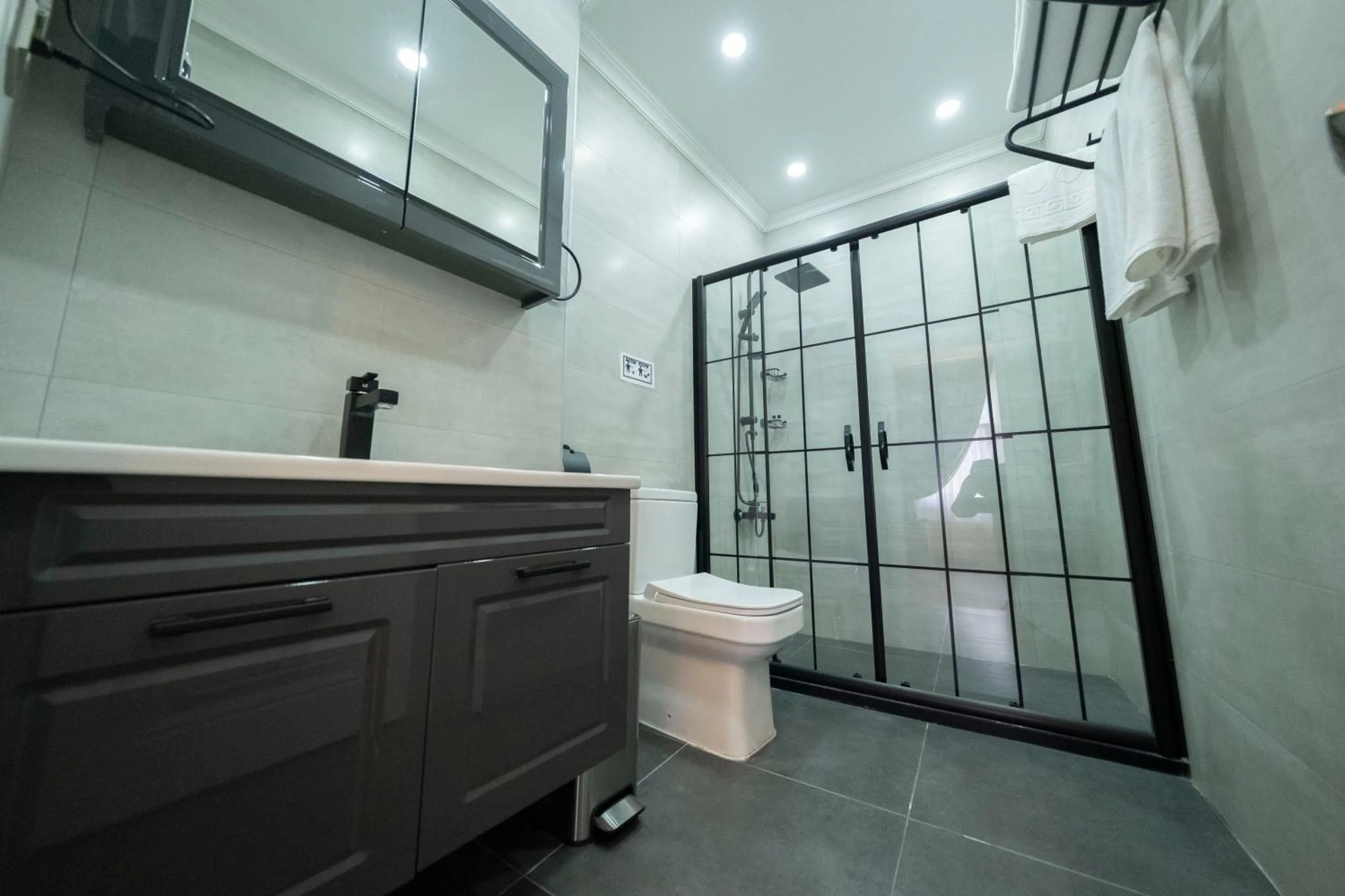 Shower in Solomon's Mansion Hotel Istanbul