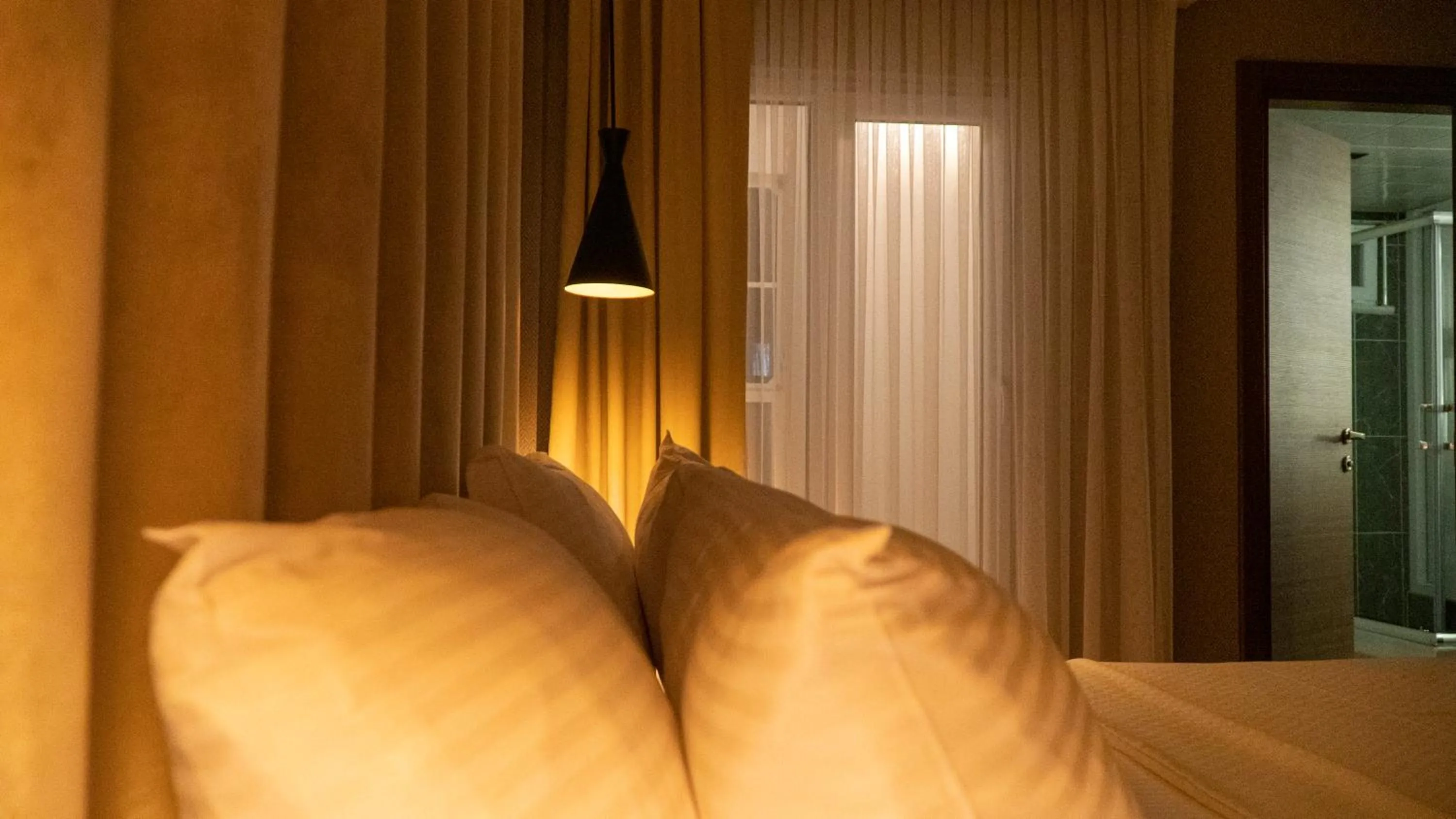 Bed in Bloom Suite Hotel