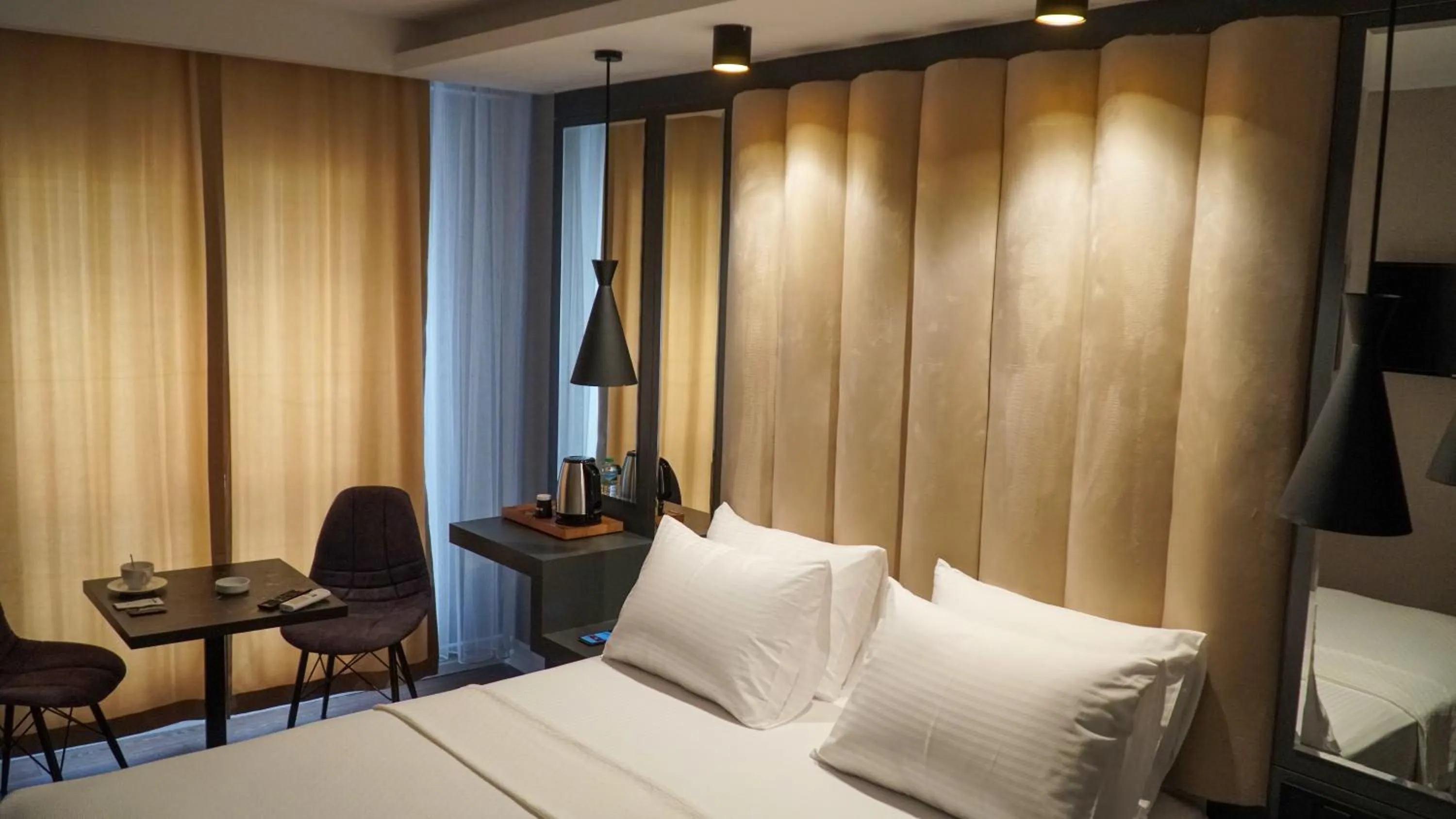 Bed in Bloom Suite Hotel