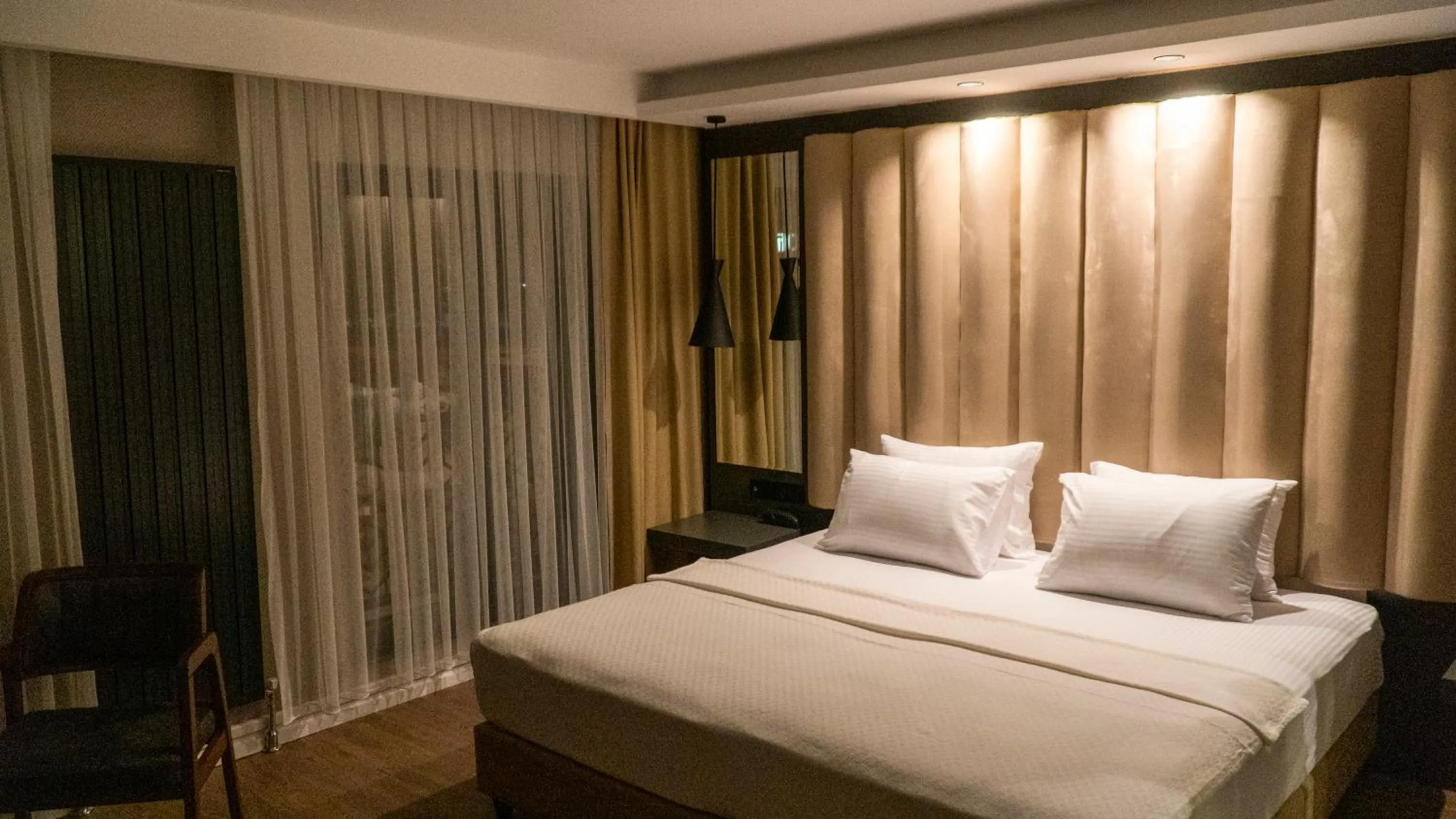 Bed in Bloom Suite Hotel