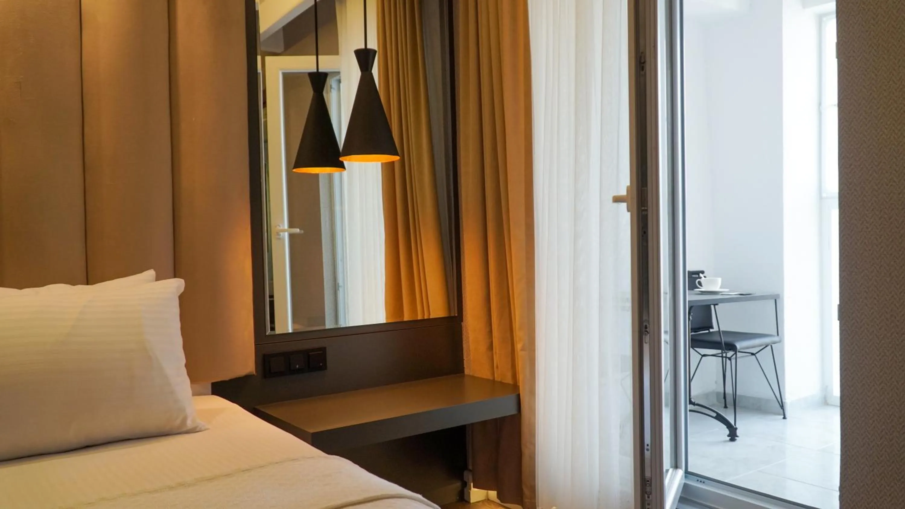 Bed in Bloom Suite Hotel