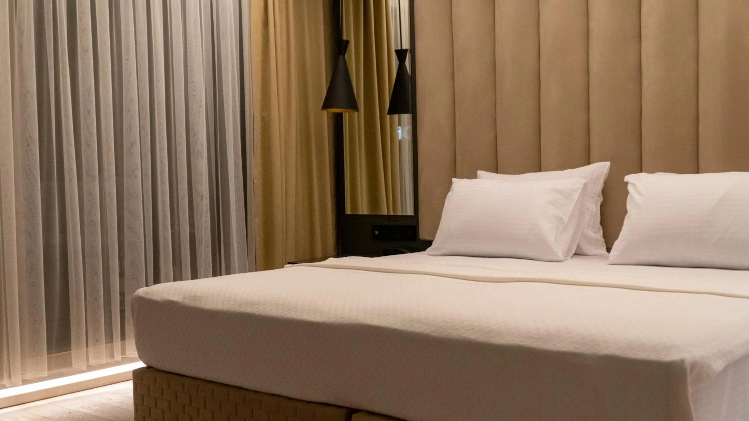 Bed in Bloom Suite Hotel