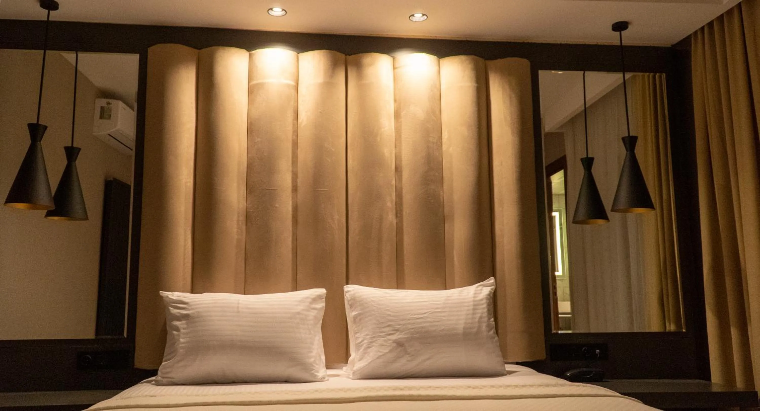 Bed in Bloom Suite Hotel