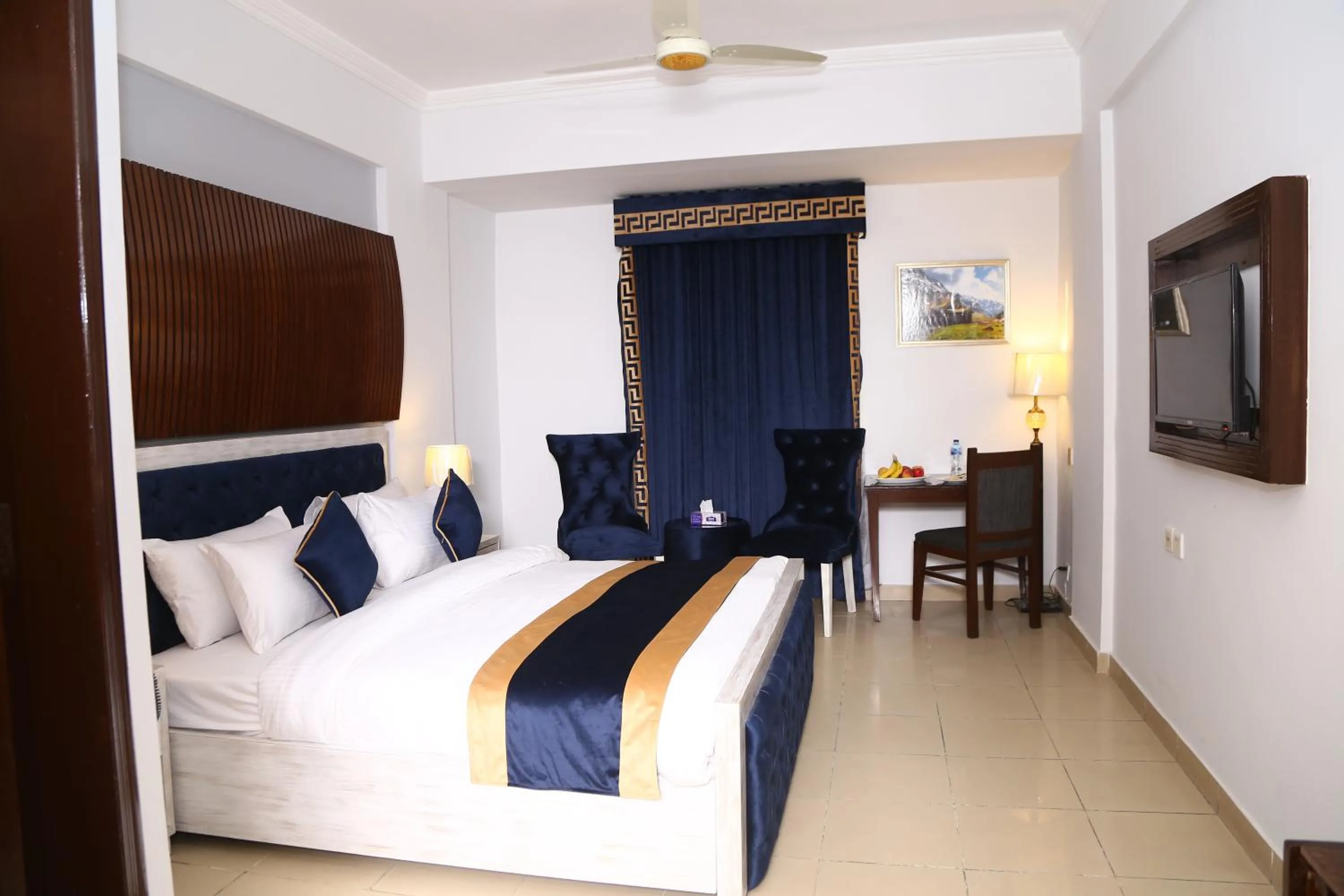 Photo of the whole room, Bed in Premier Inn Express Gulberg Lahore