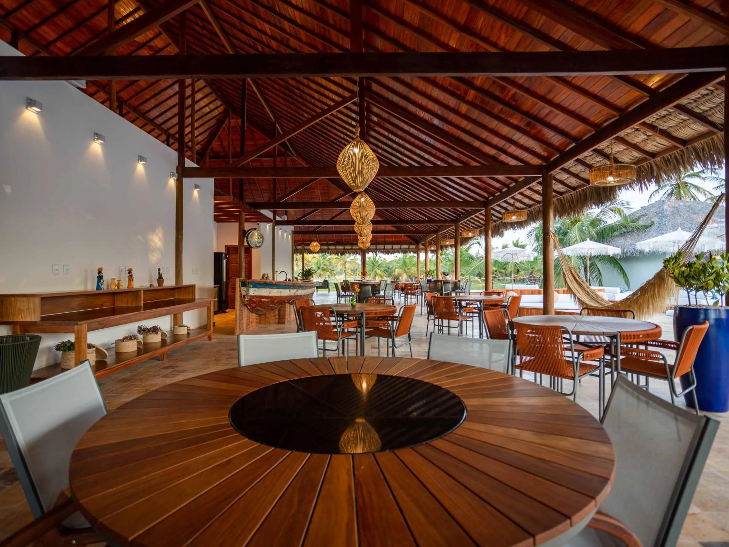 Restaurant/places to eat in MKNI Hotel - Ikaika Makani Experience