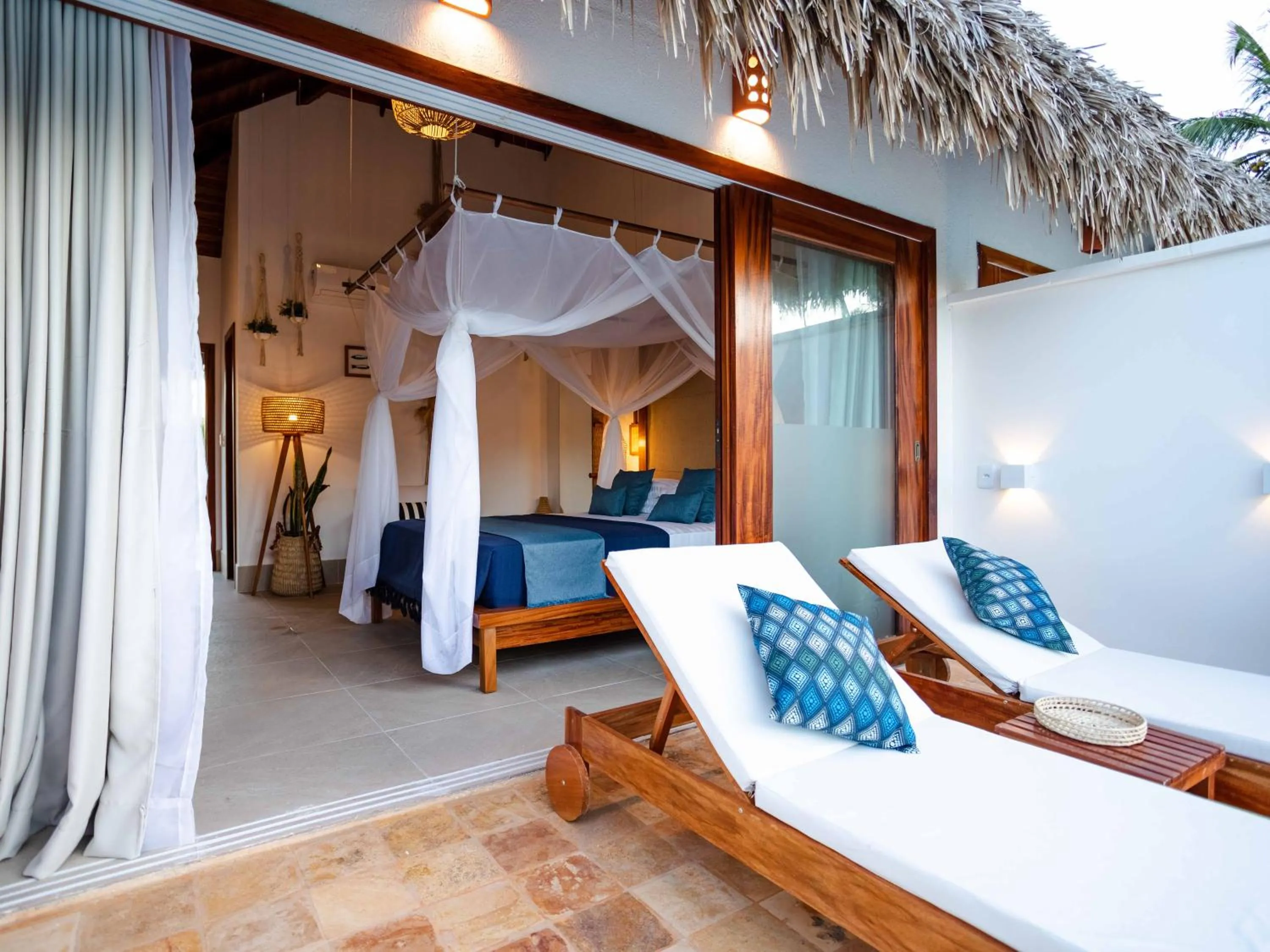 Patio in MKNI Hotel - Ikaika Makani Experience