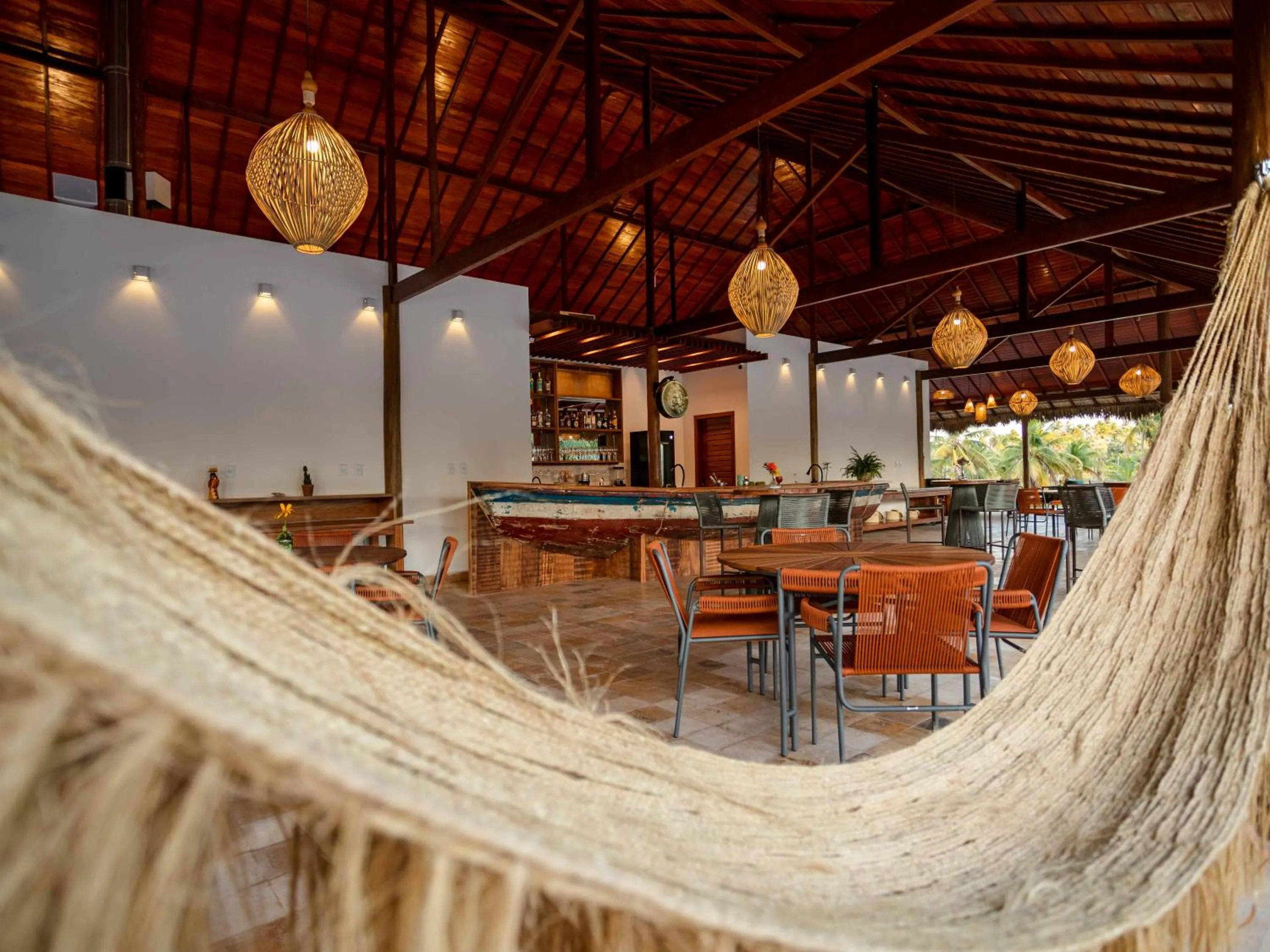 Lounge or bar in MKNI Hotel - Ikaika Makani Experience