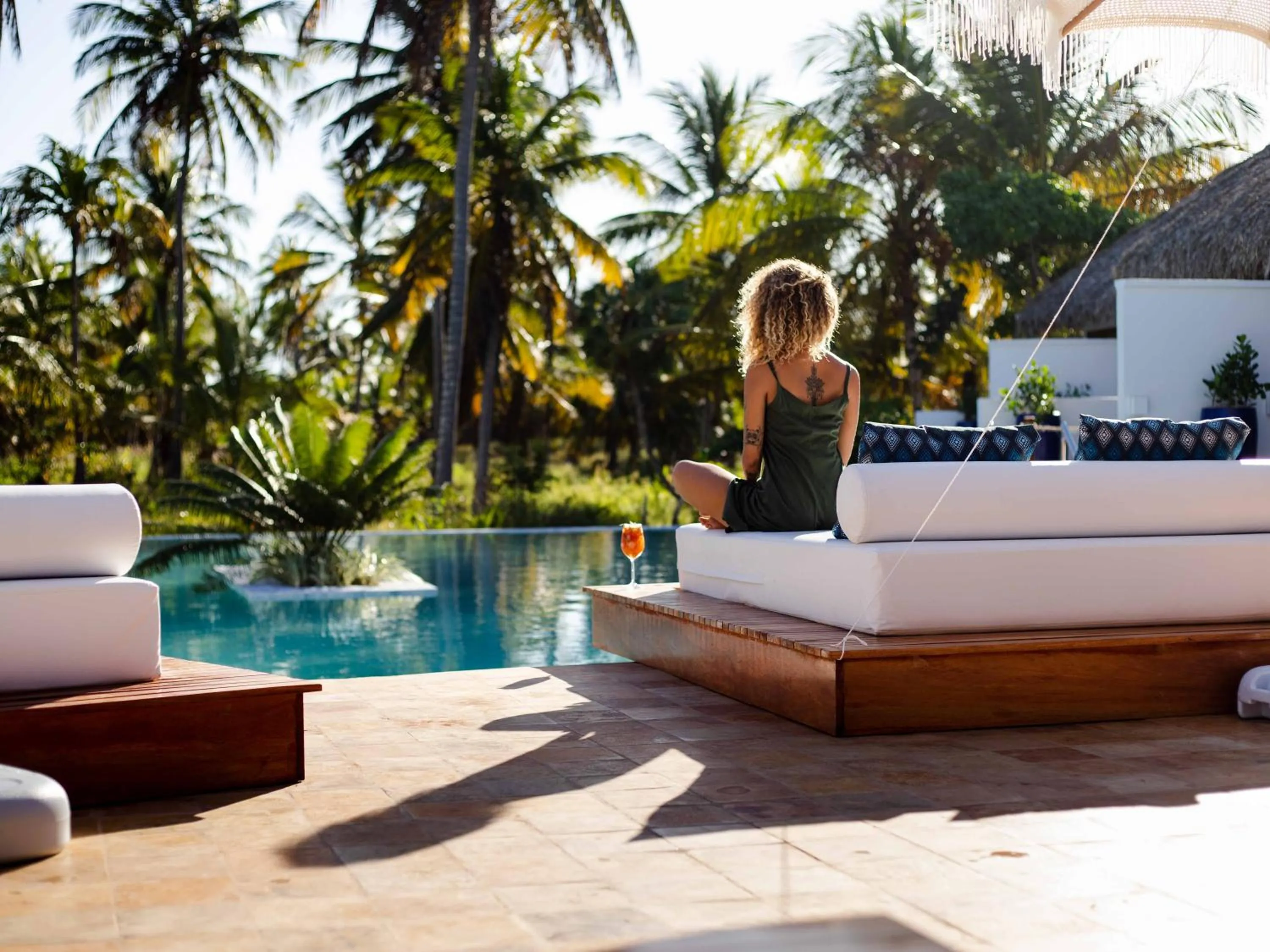 Swimming pool in MKNI Hotel - Ikaika Makani Experience