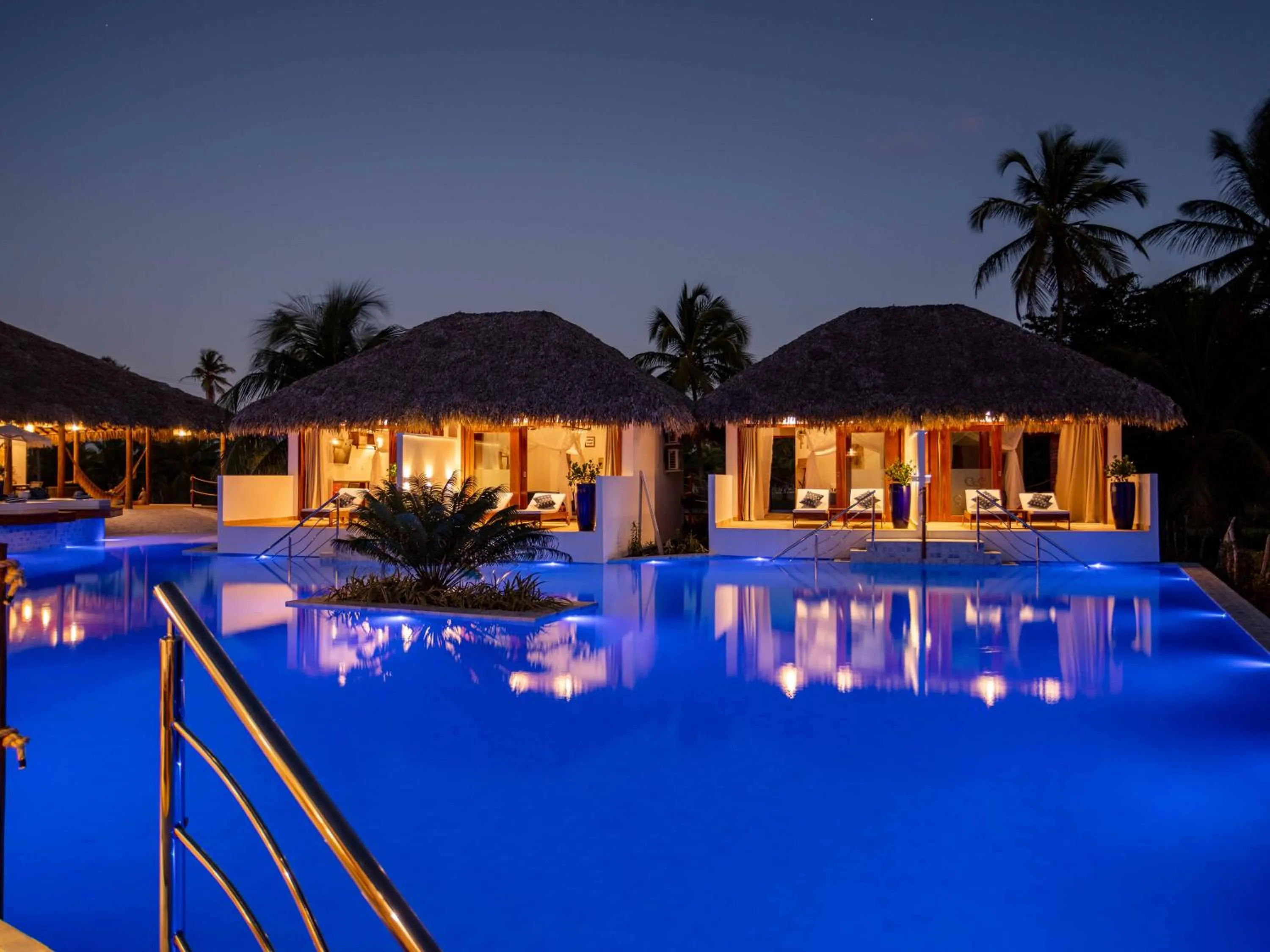 Night in MKNI Hotel - Ikaika Makani Experience