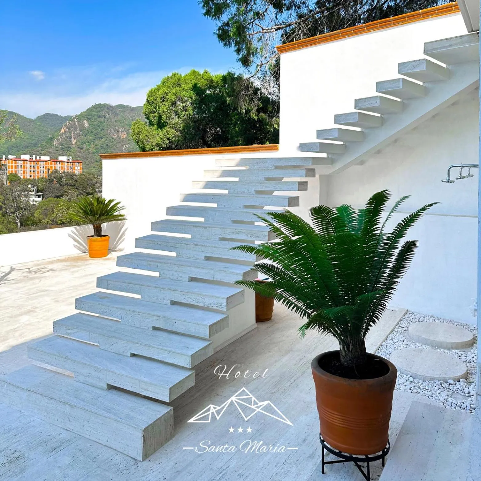 Swimming pool in Hotel Santa María