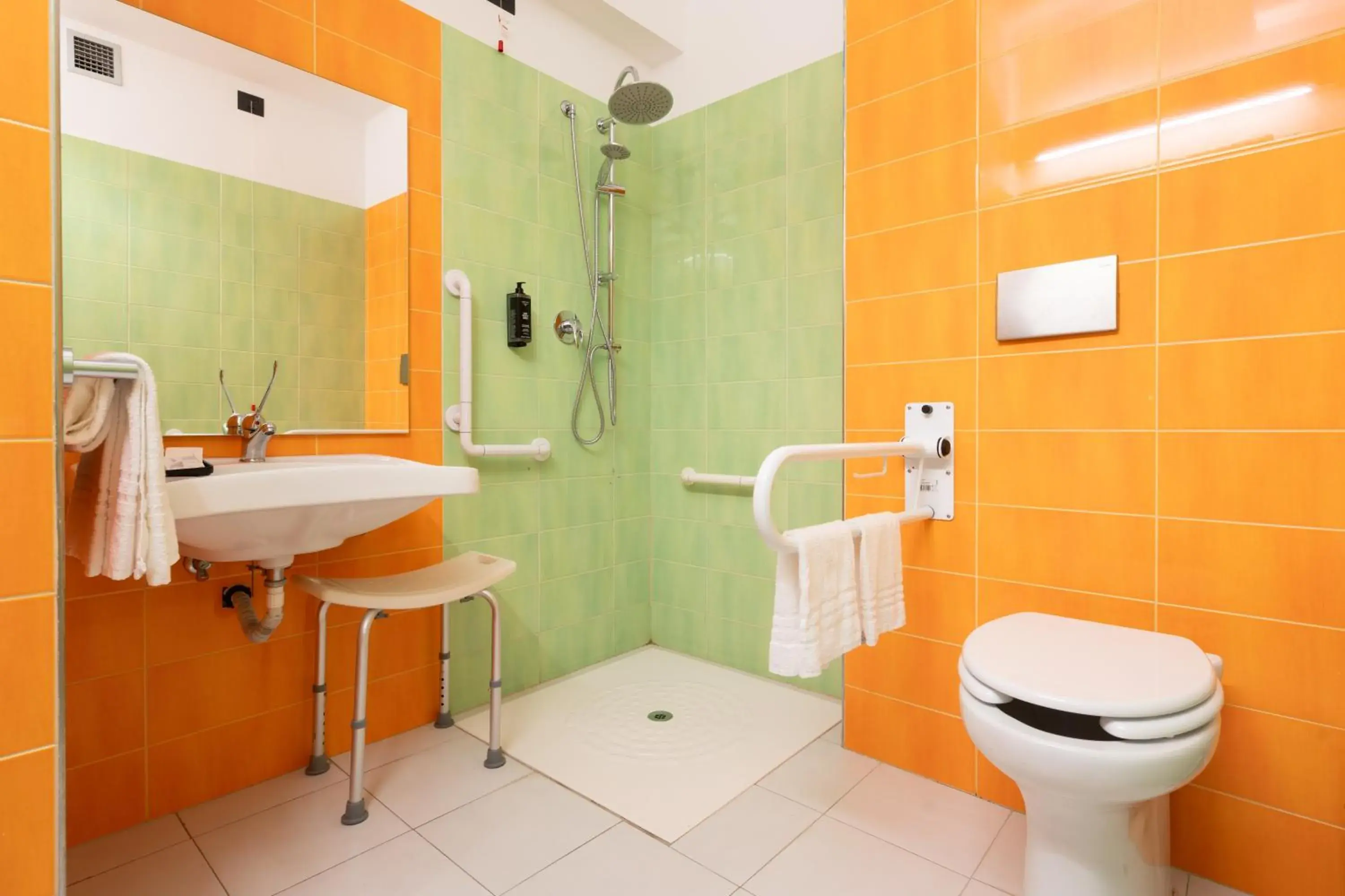 Double Room - Disability Access in Mood Hotel Double Room - Disability Access in Mood Hotel