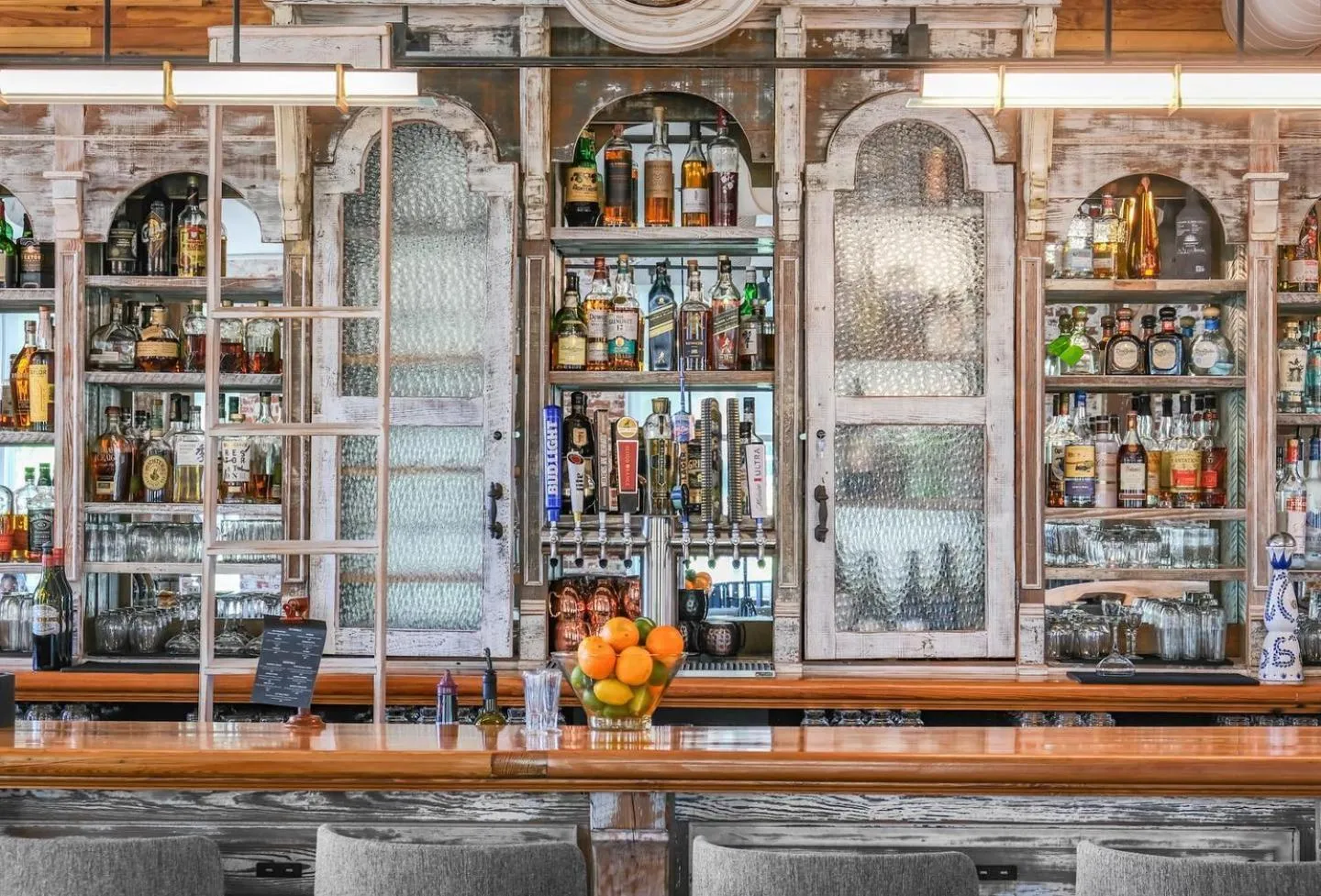 Restaurant/places to eat in City Mills Hotel