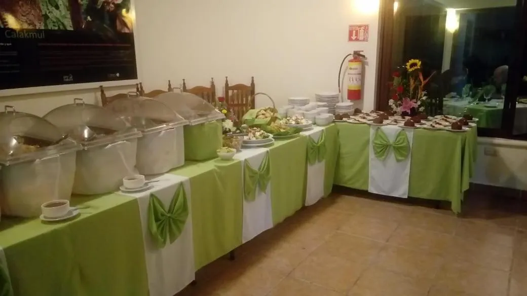 Restaurant/places to eat in hotel villas chicanna