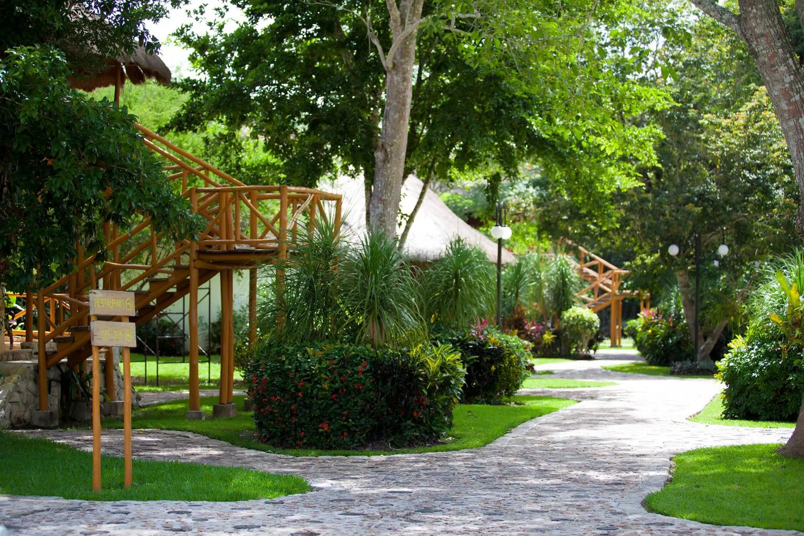 Garden view in hotel villas chicanna