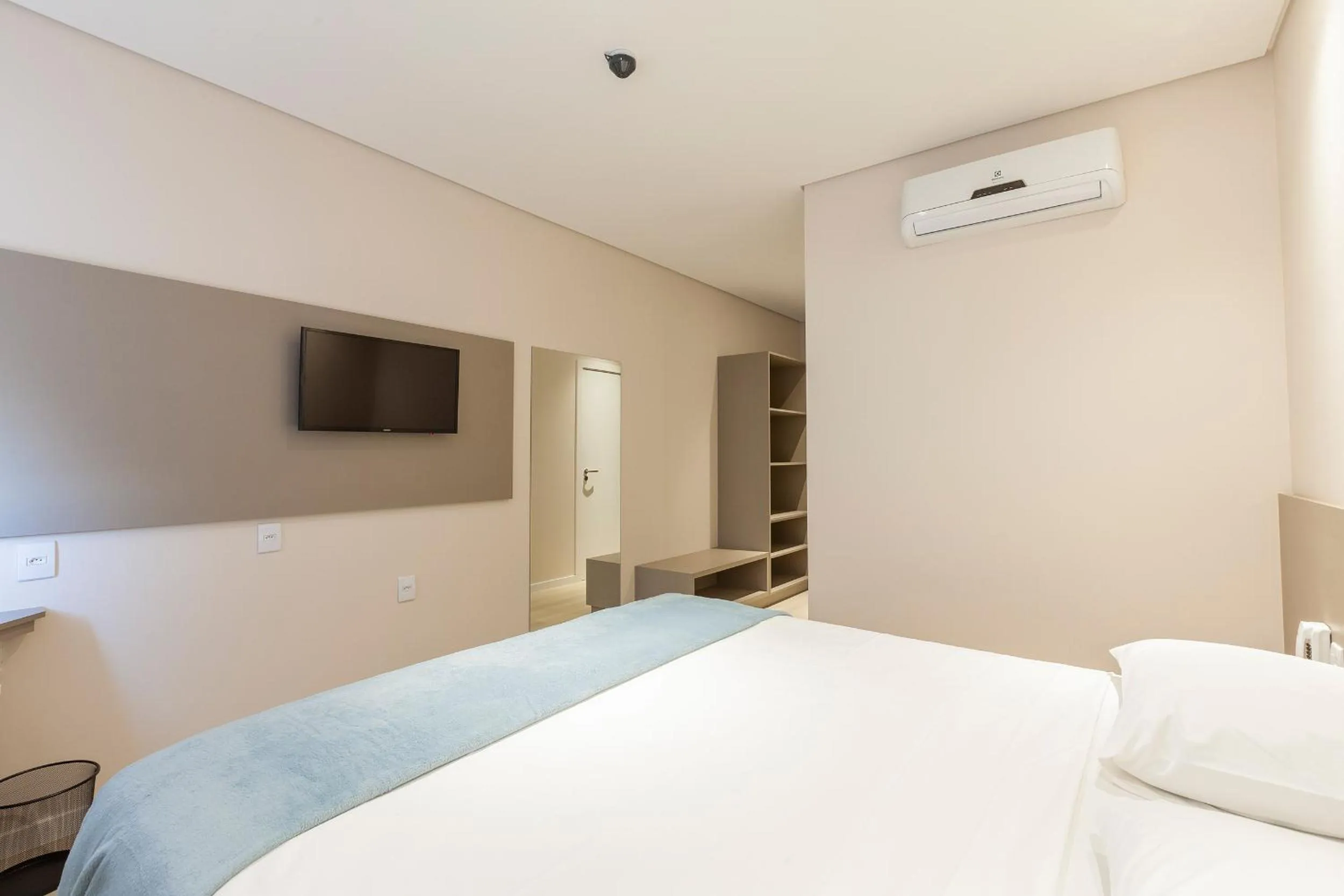 Bedroom, Bed in Tri Hotel Executive Osório