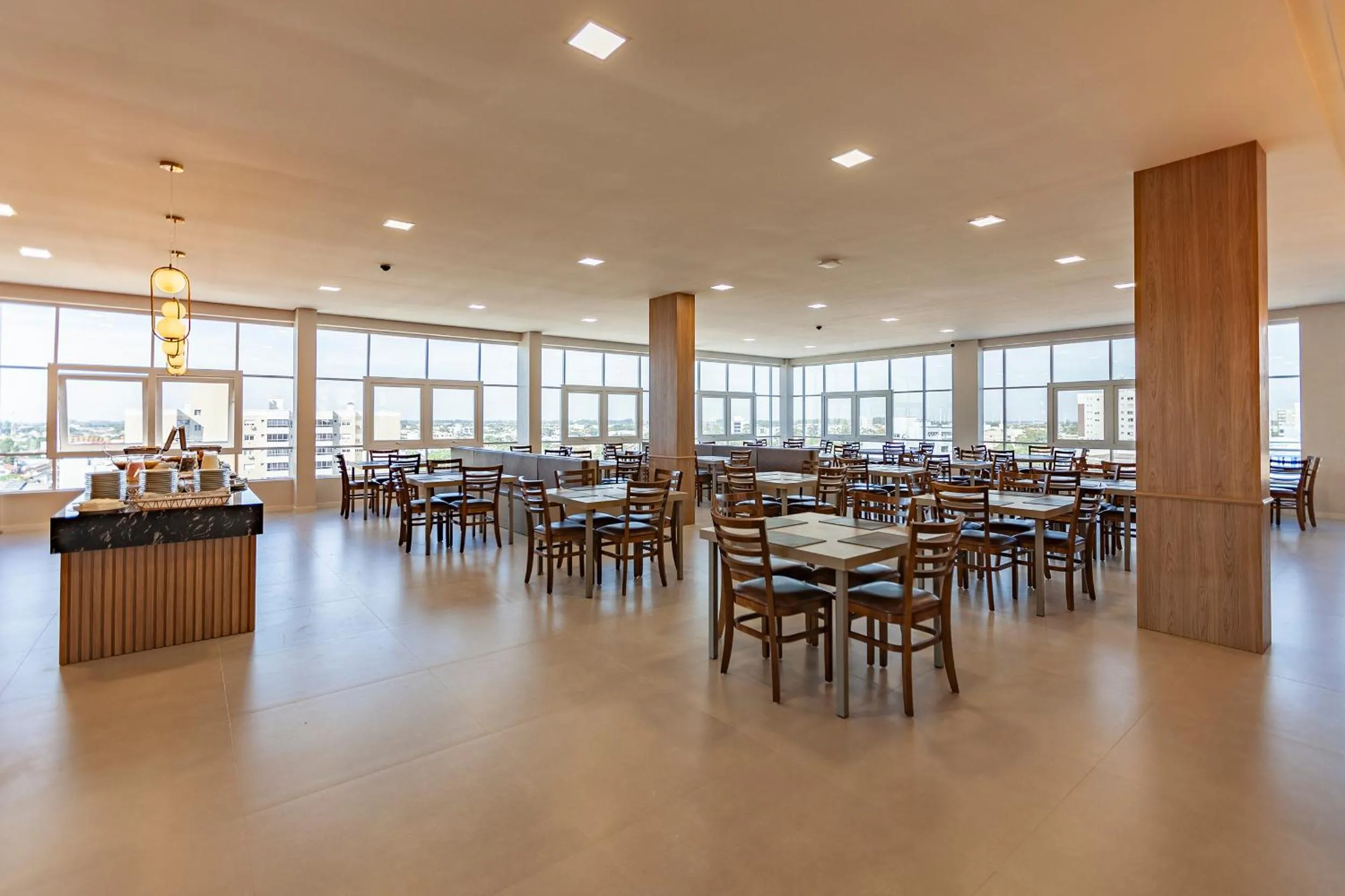 Restaurant/places to eat in Tri Hotel Executive Osório