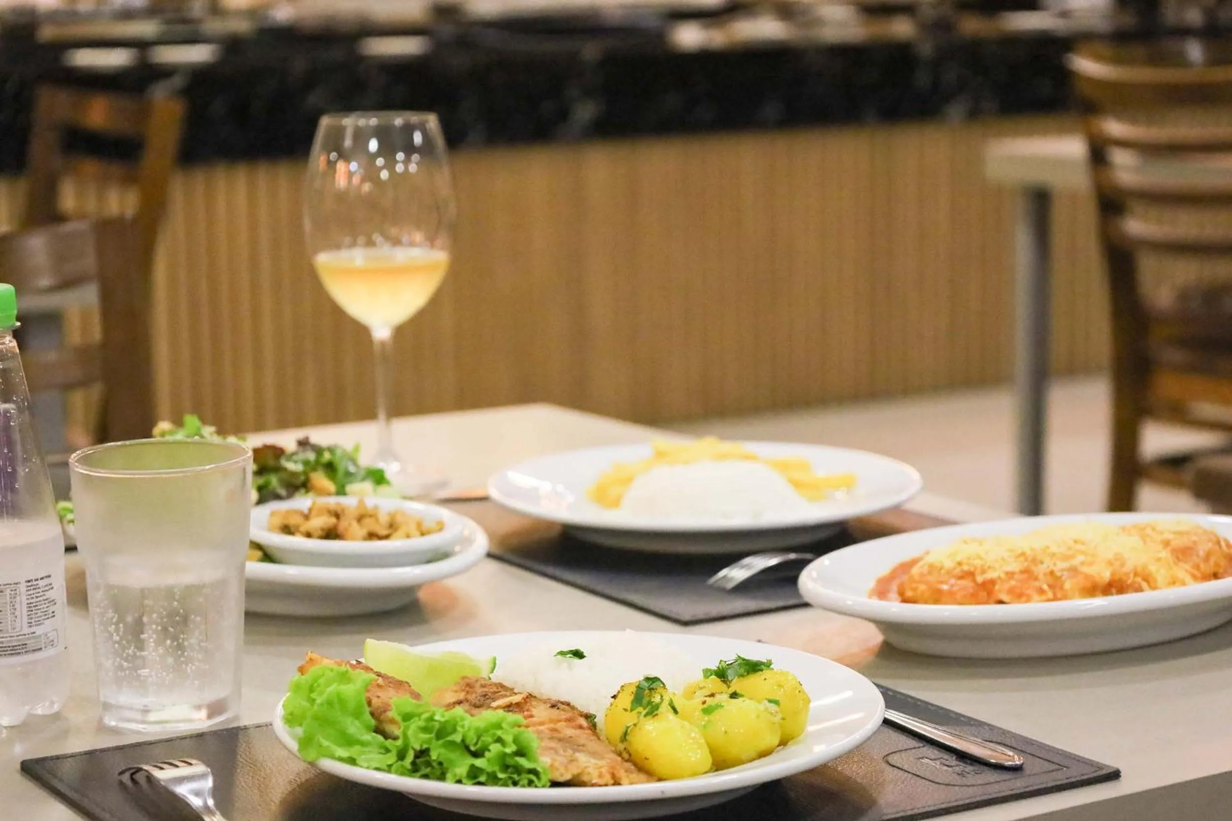 Restaurant/places to eat in Tri Hotel Executive Osório