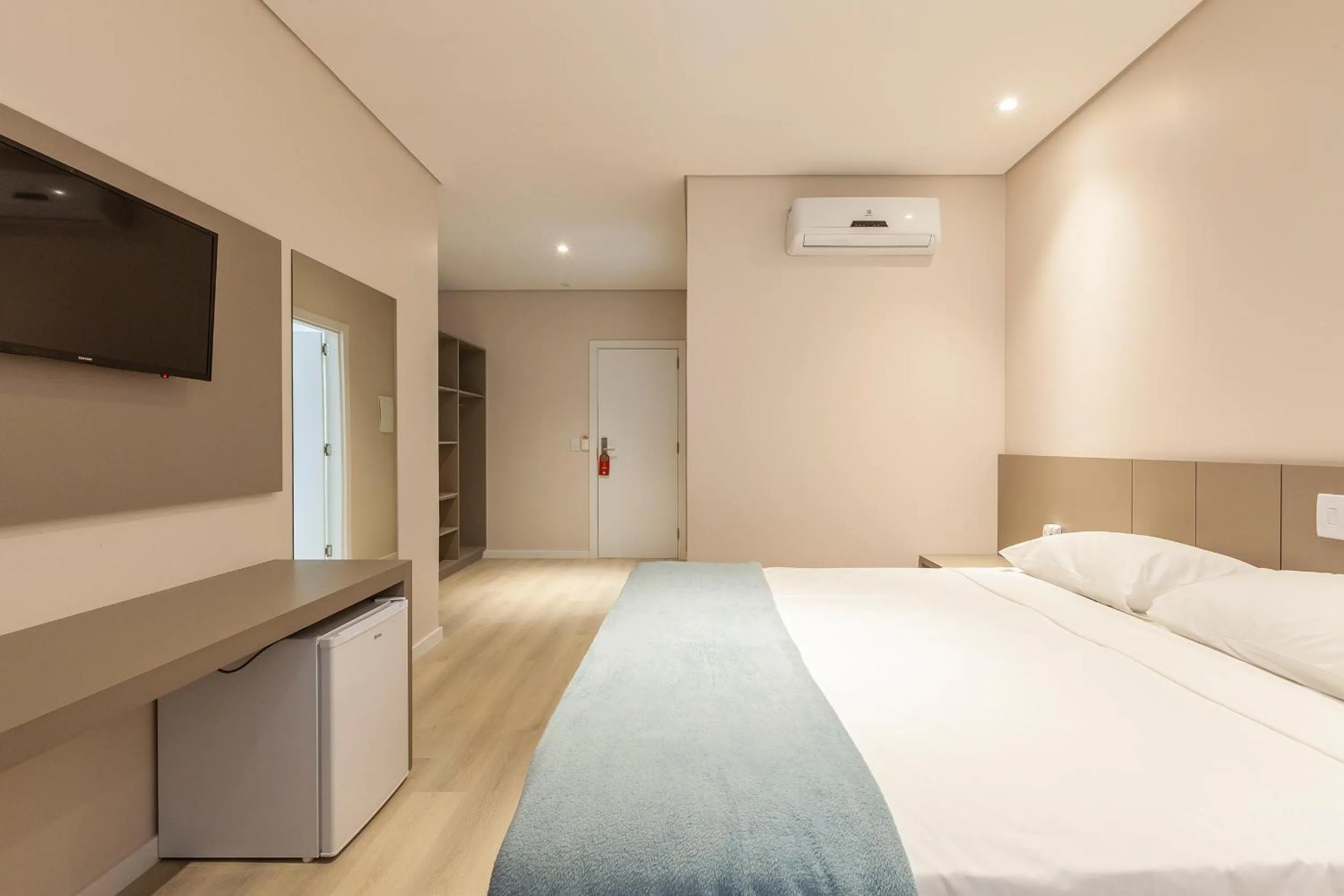 Bedroom, Bed in Tri Hotel Executive Osório