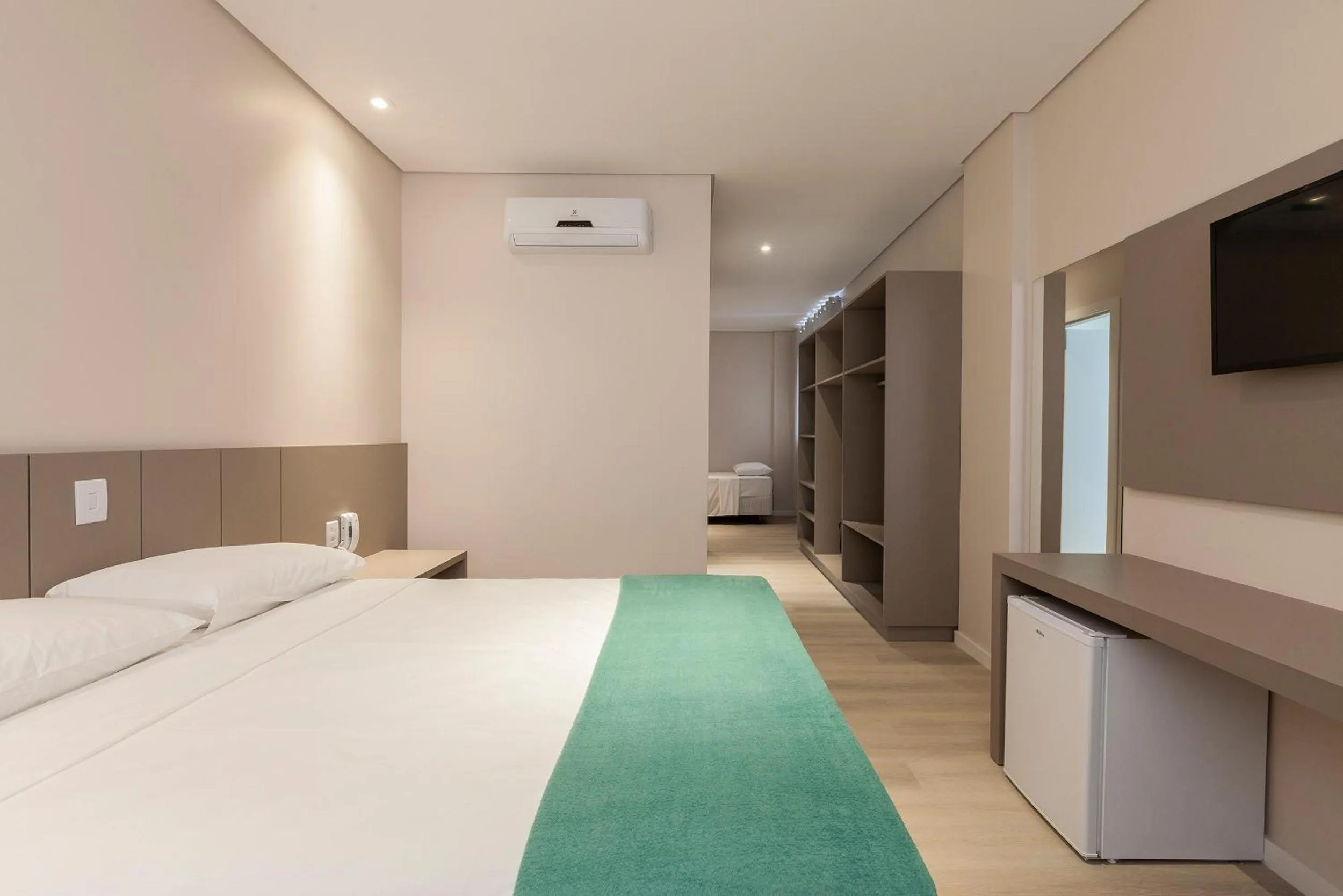 Bedroom, Bed in Tri Hotel Executive Osório