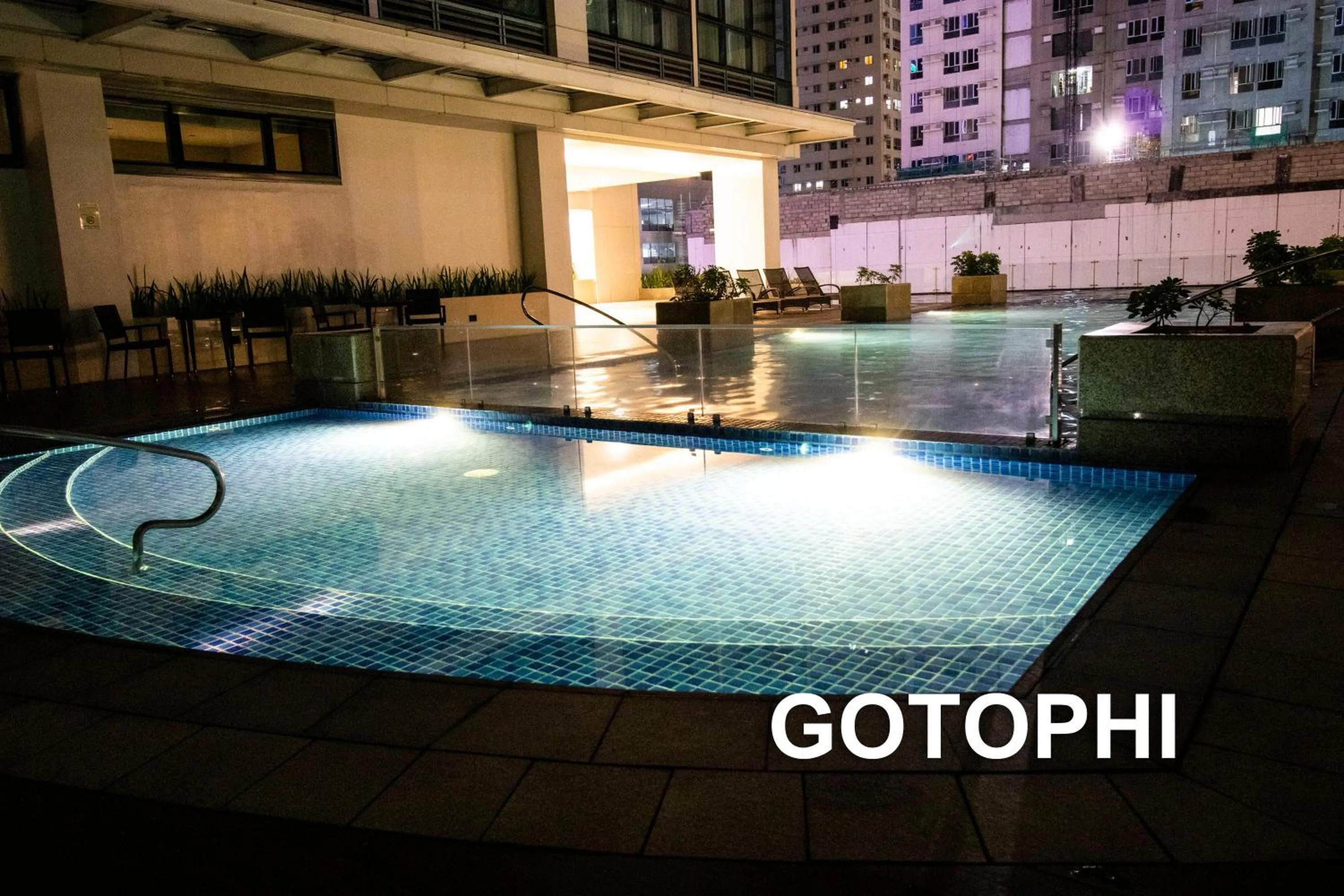 Night in One Uptown Residence