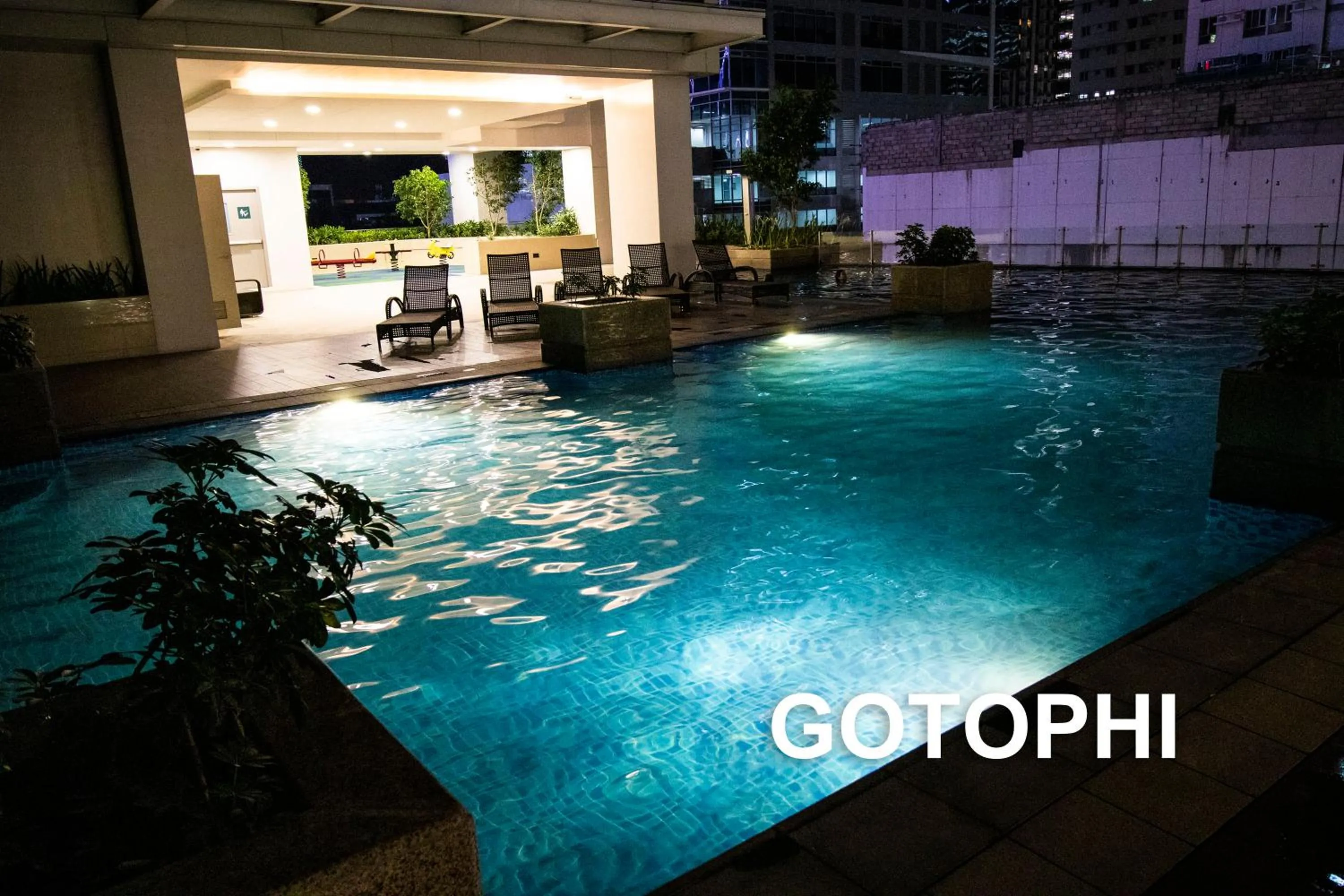 Night in One Uptown Residence