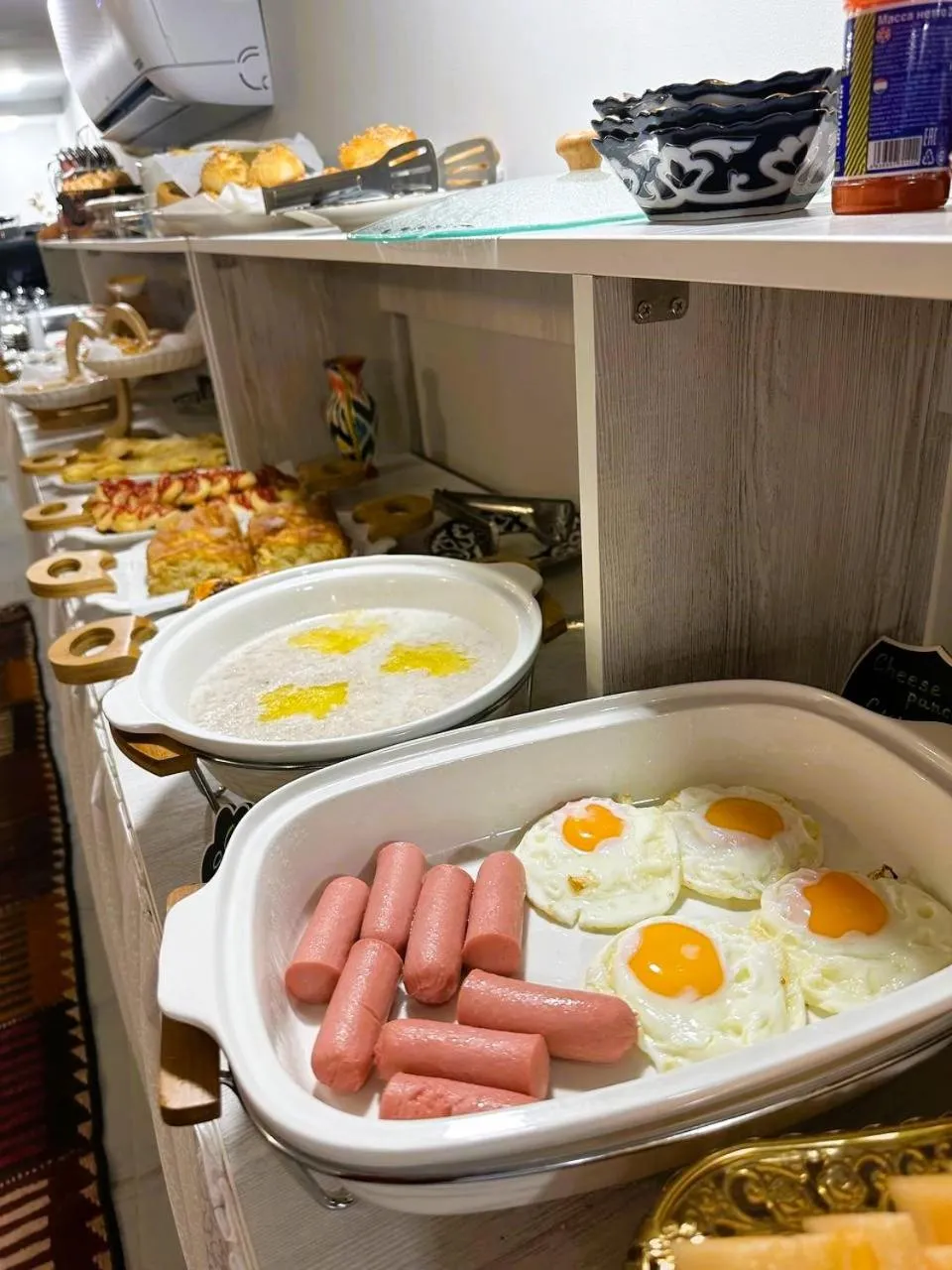 Breakfast in Bobosh Boutique