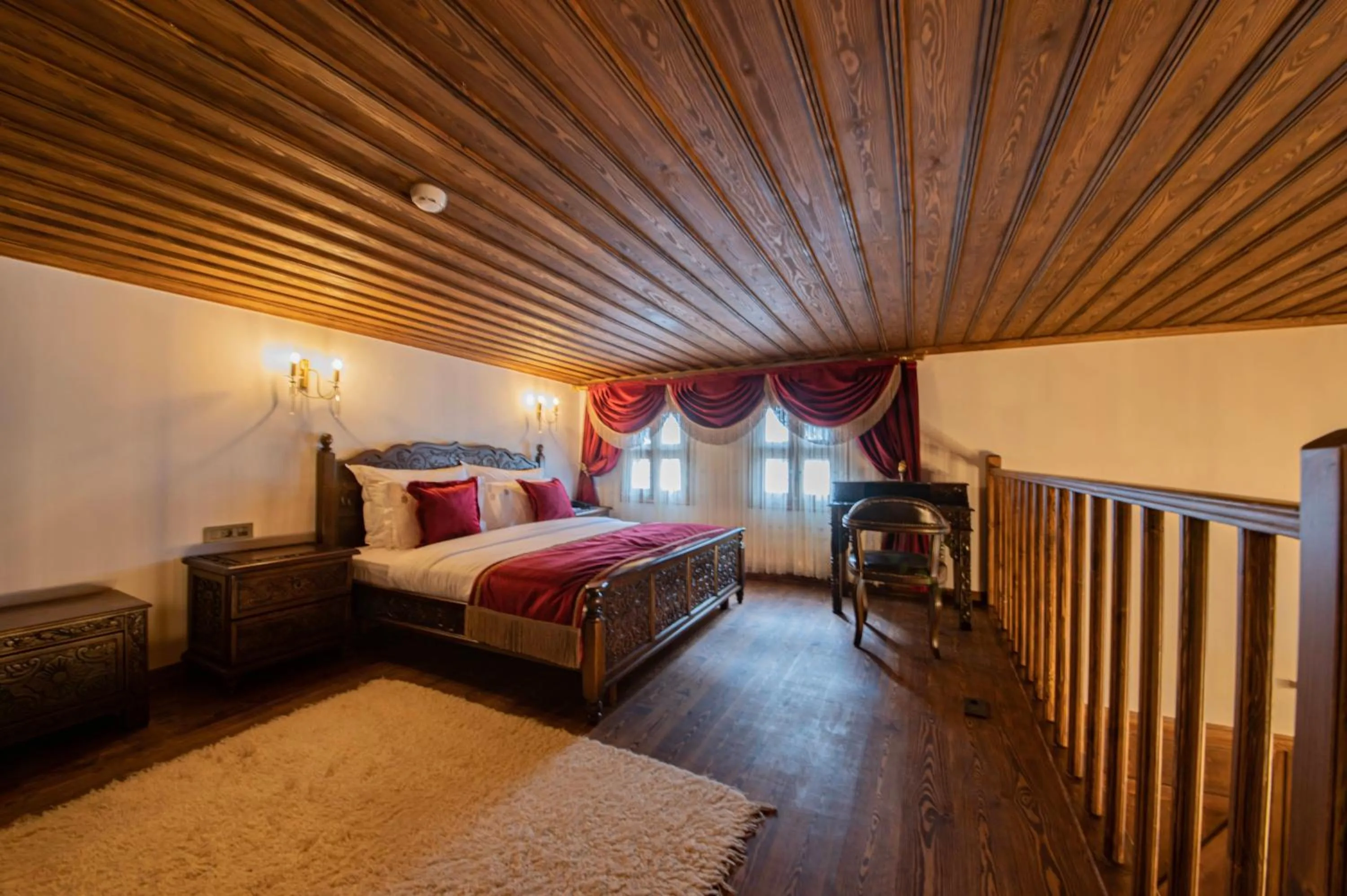 Bedroom, Bed in Four Mansions Hotel