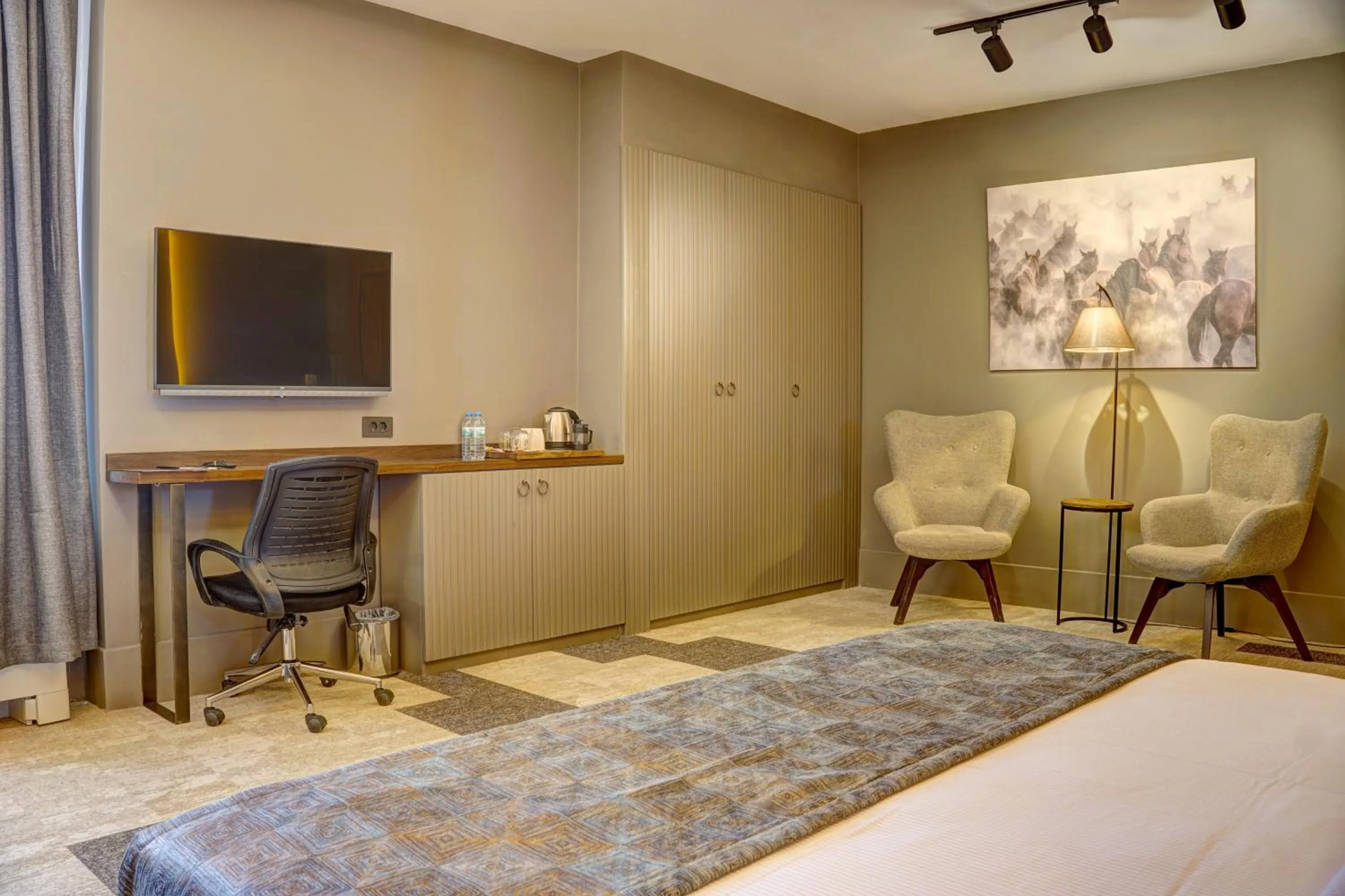 TV and multimedia, Bed in Four Mansions Hotel