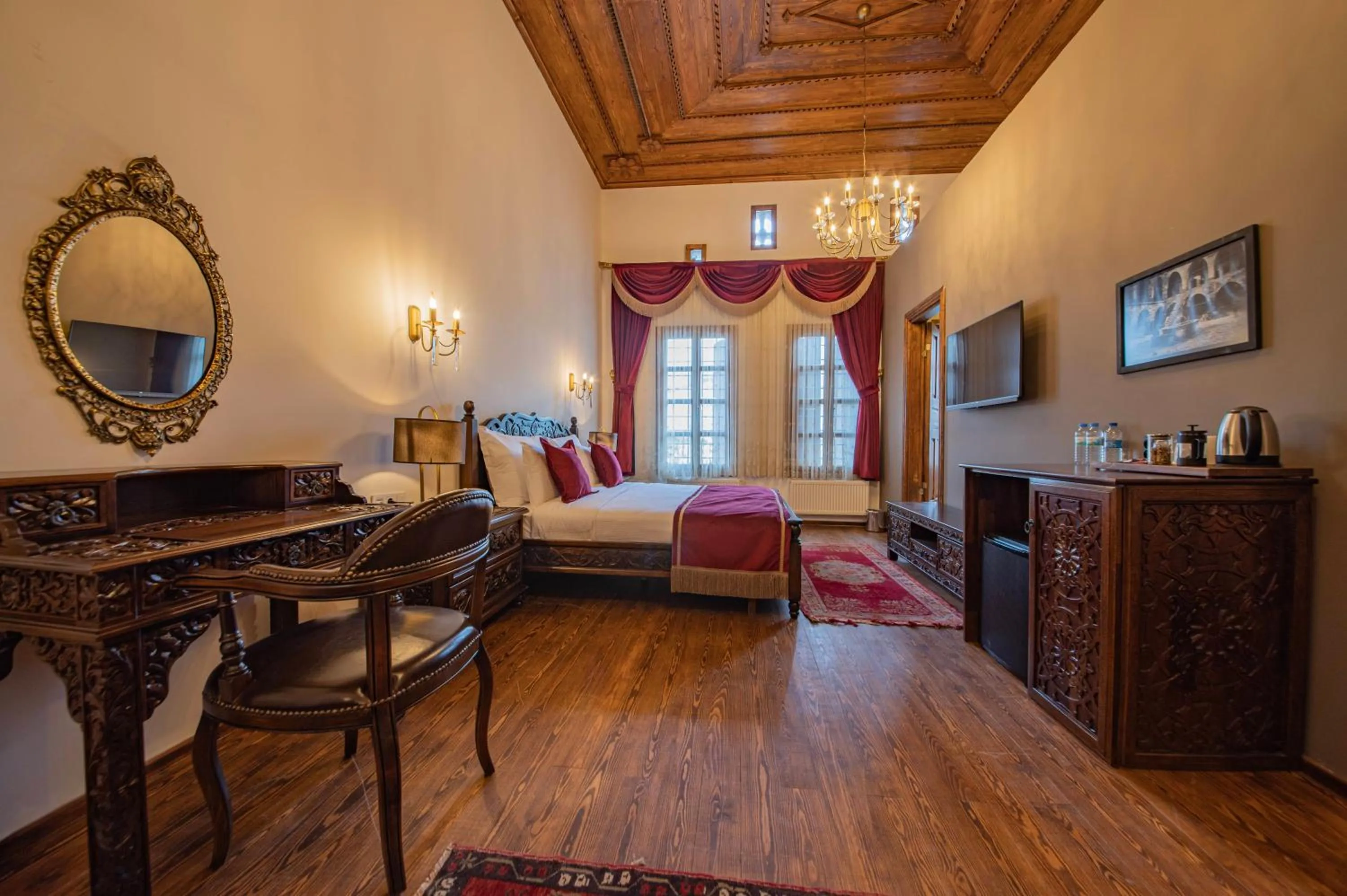 Photo of the whole room in Four Mansions Hotel