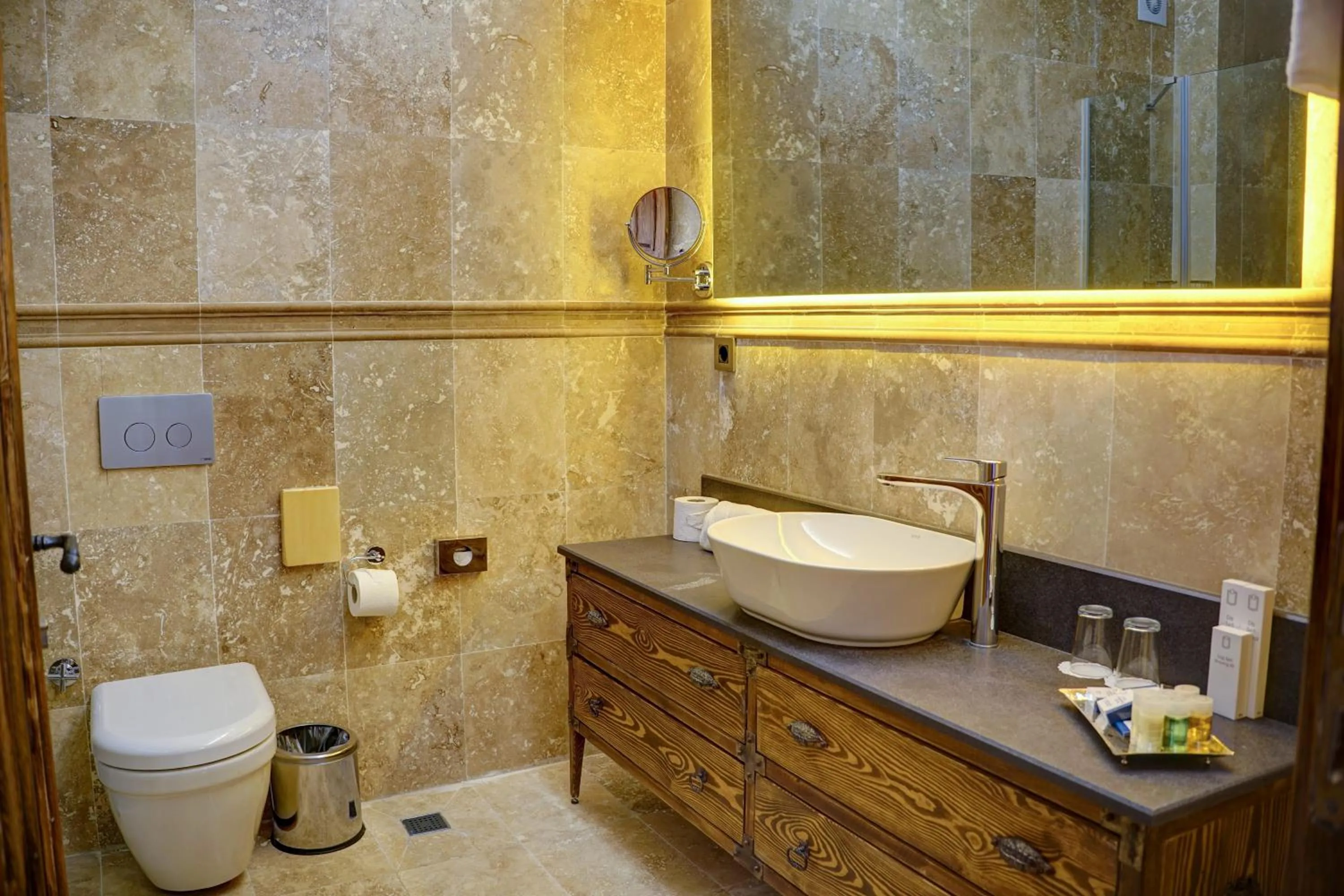 Shower in Four Mansions Hotel