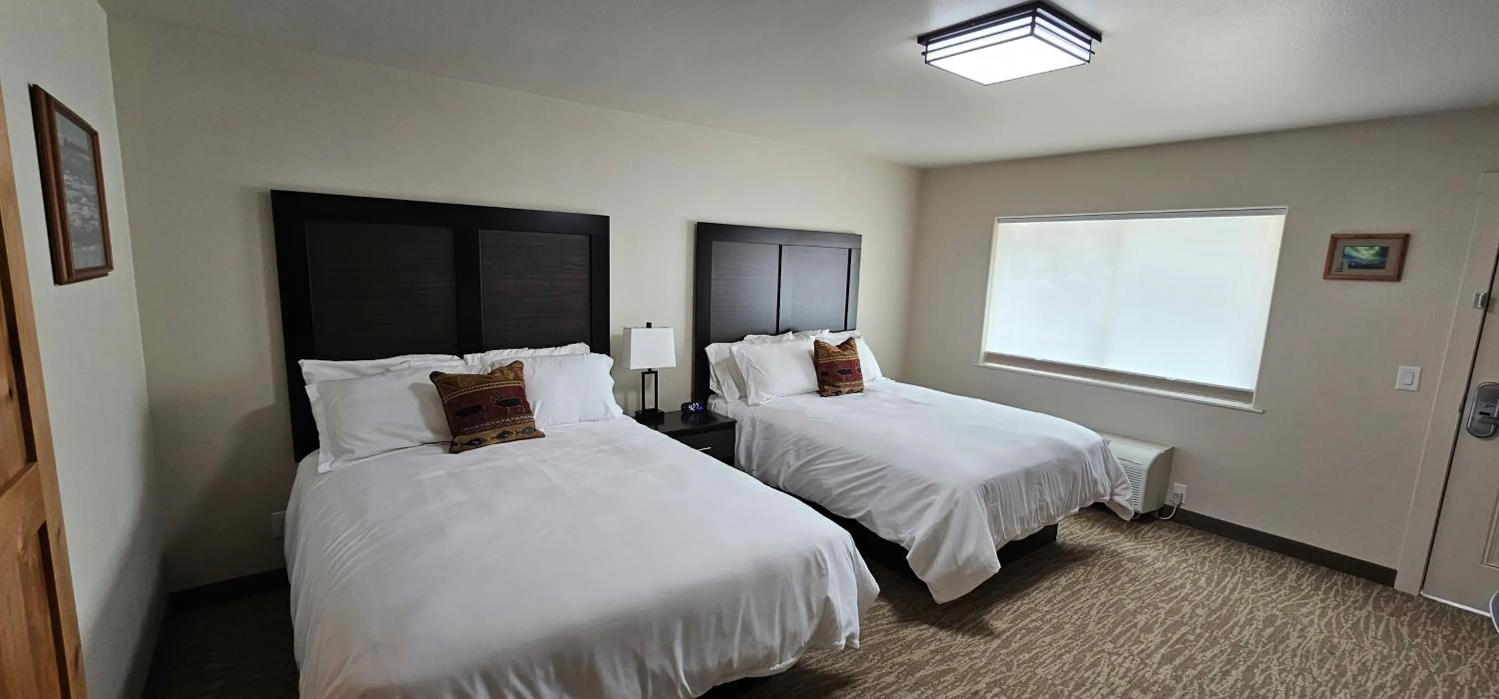 Bed in Eagle River Lodge