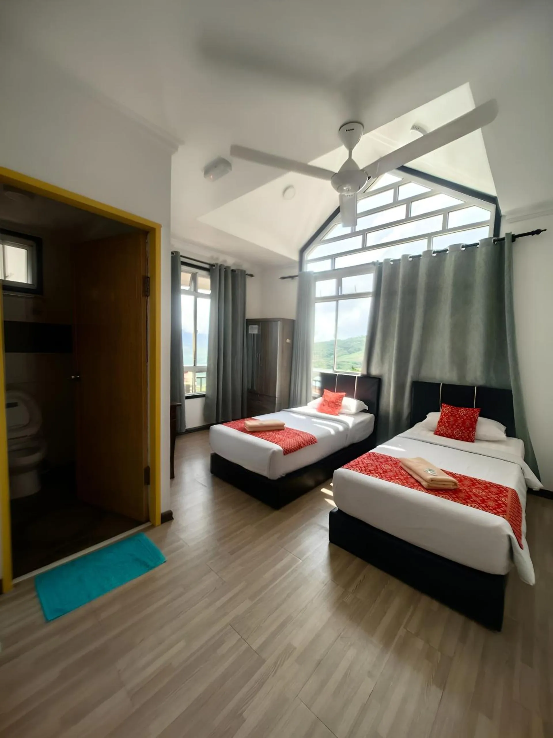 Toilet, Bed in KUNDASANG MOUNT GARDEN