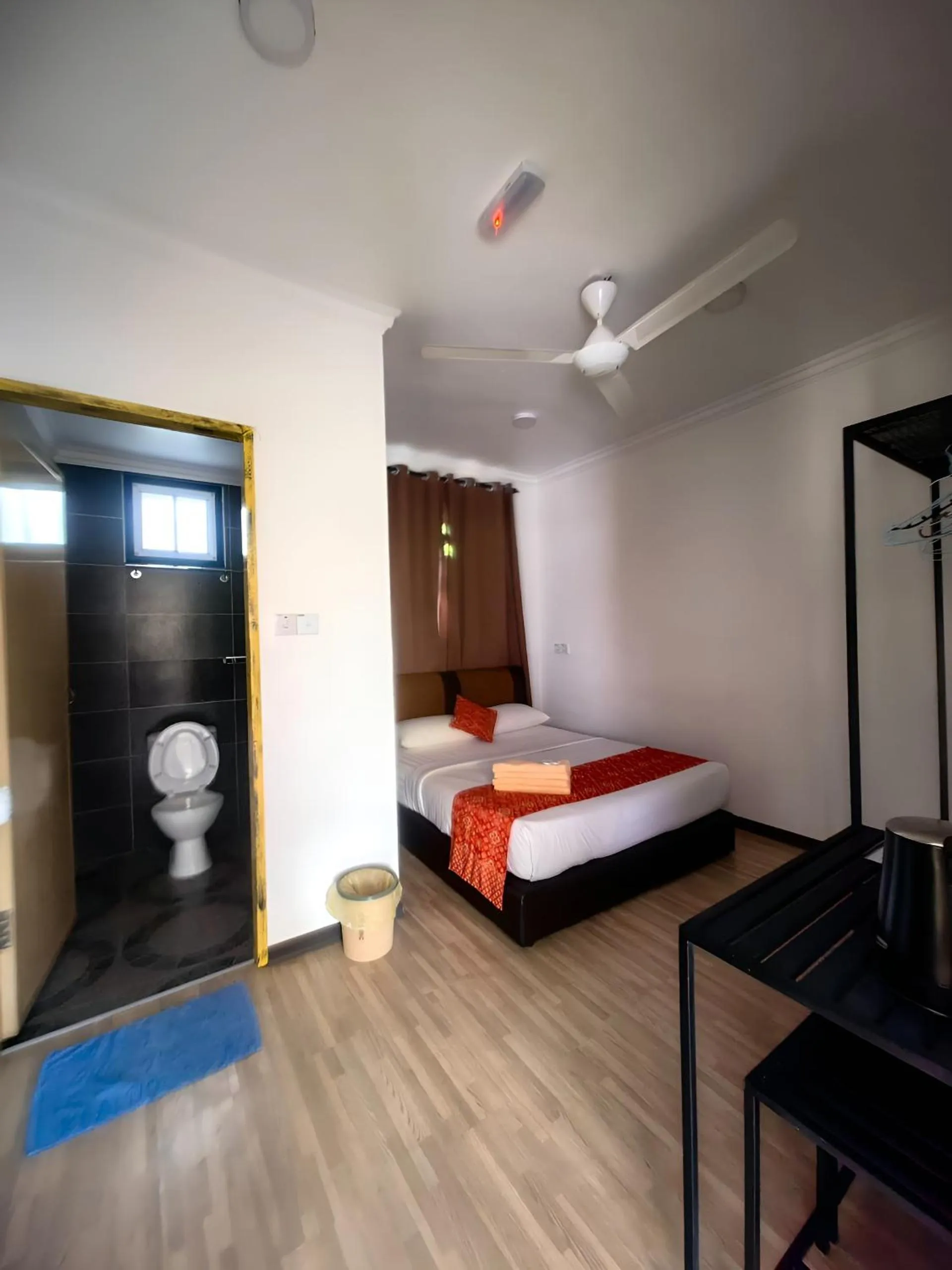 Toilet, Bed in KUNDASANG MOUNT GARDEN