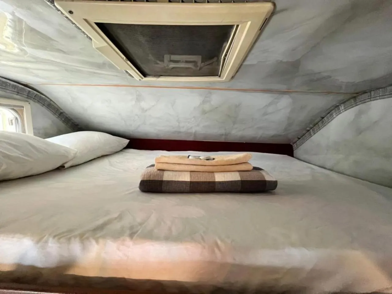 Bed in KUNDASANG MOUNT GARDEN