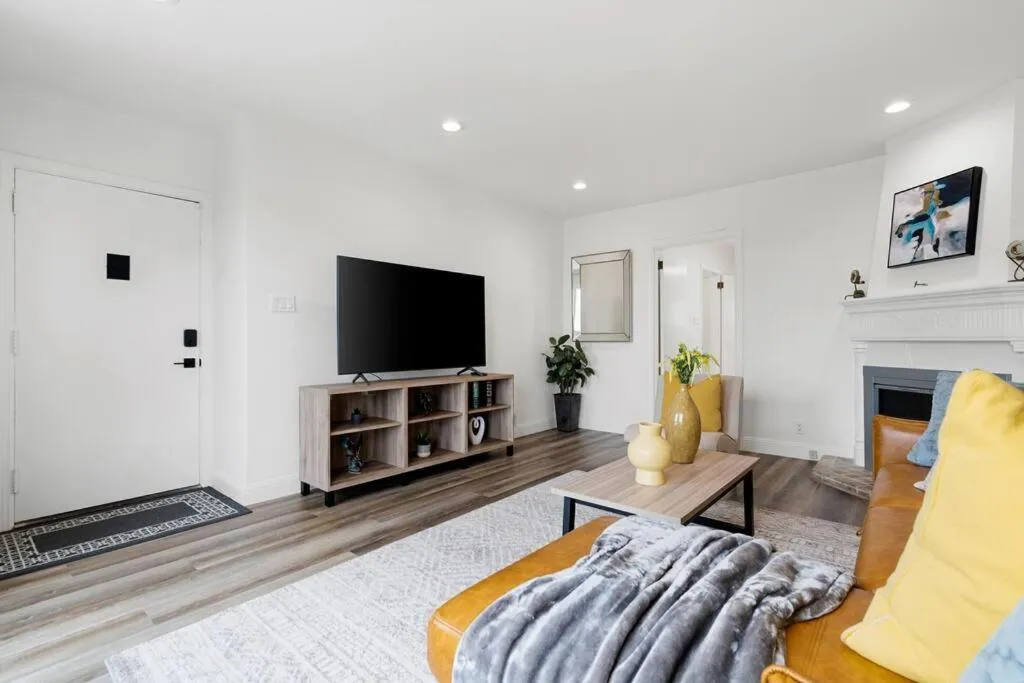 Stunning 2BR w/ 1BA Home near BART