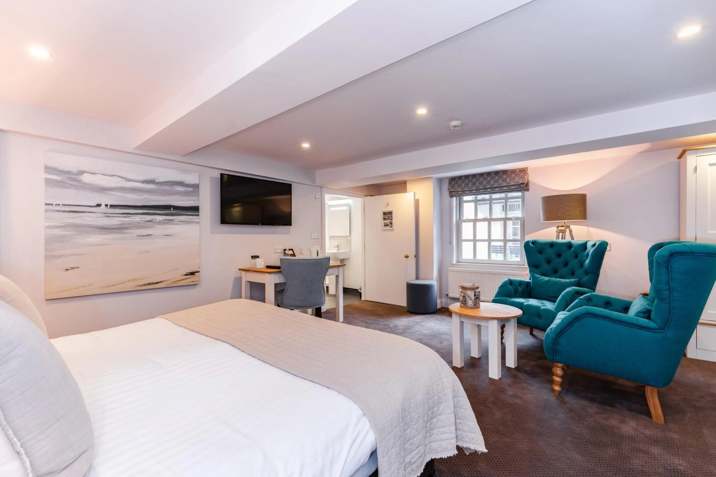 Bedroom, Bed in Villiers Hotel