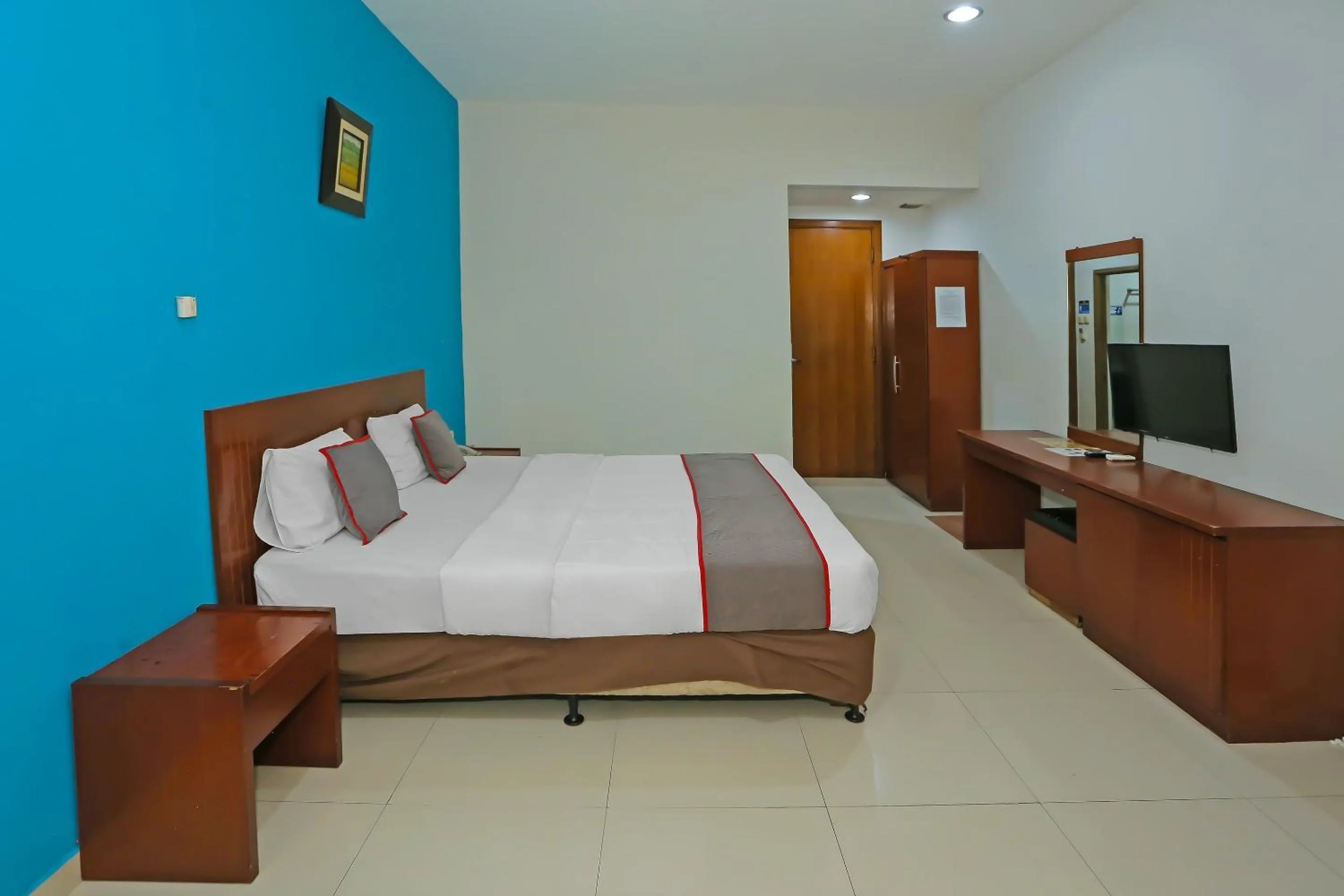 Bedroom, Bed in Townhouse OAK Hotel Fiducia Pasar Minggu