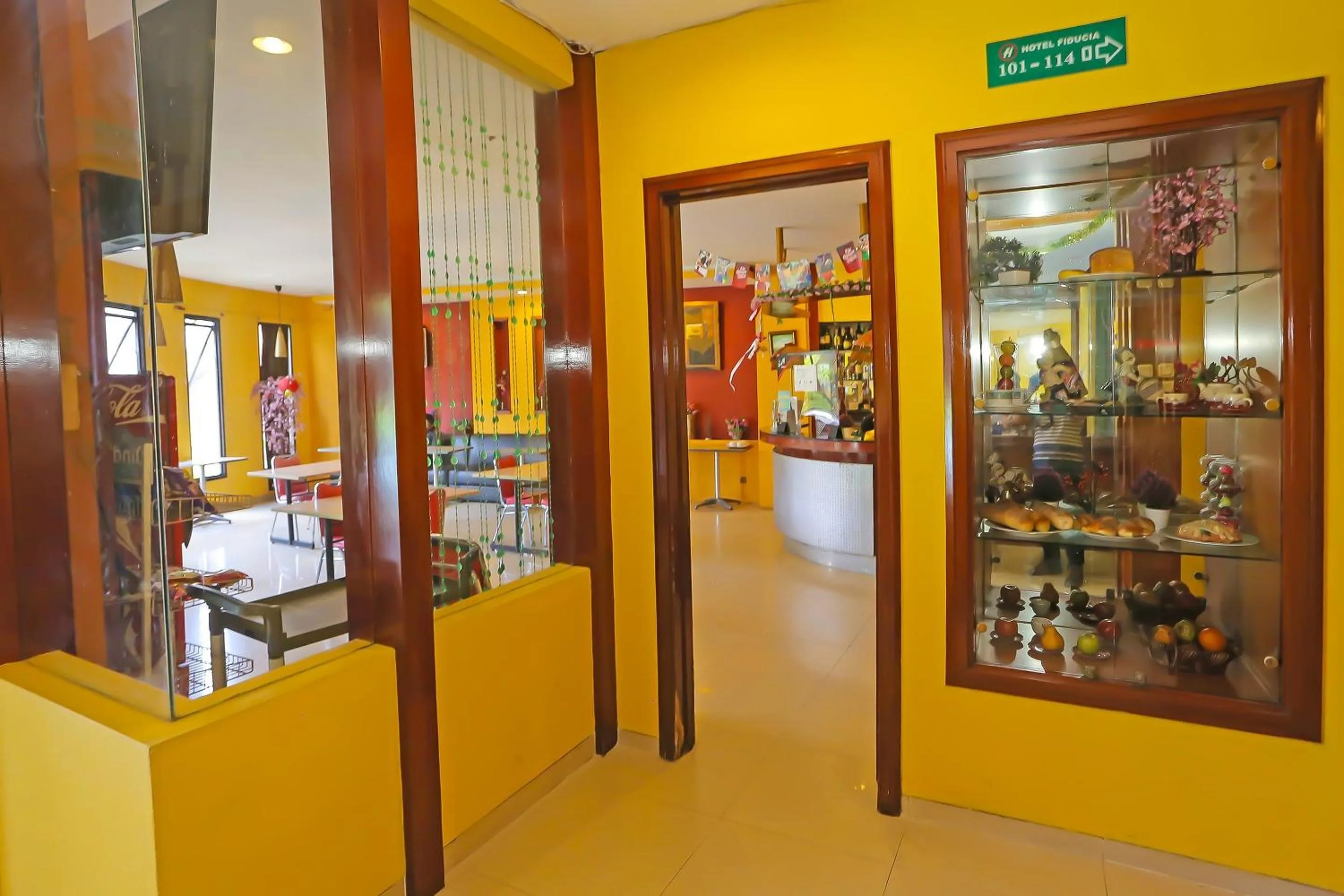 Restaurant/places to eat in Townhouse OAK Hotel Fiducia Pasar Minggu