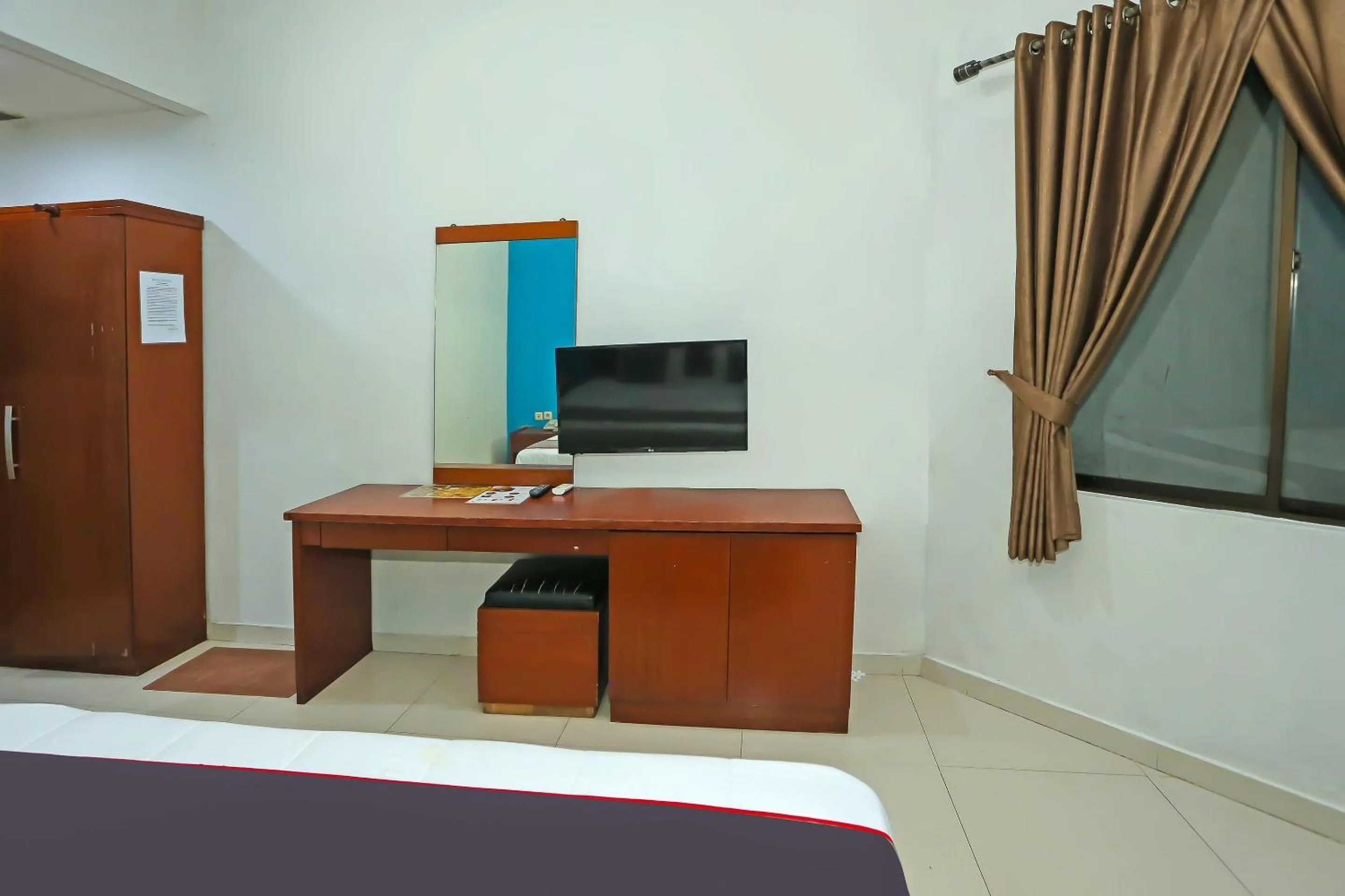Bedroom in Townhouse OAK Hotel Fiducia Pasar Minggu