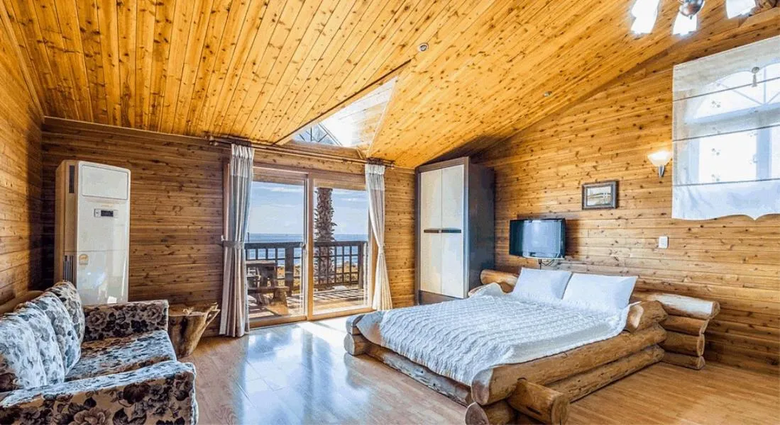 Bed in Long Beach Pension